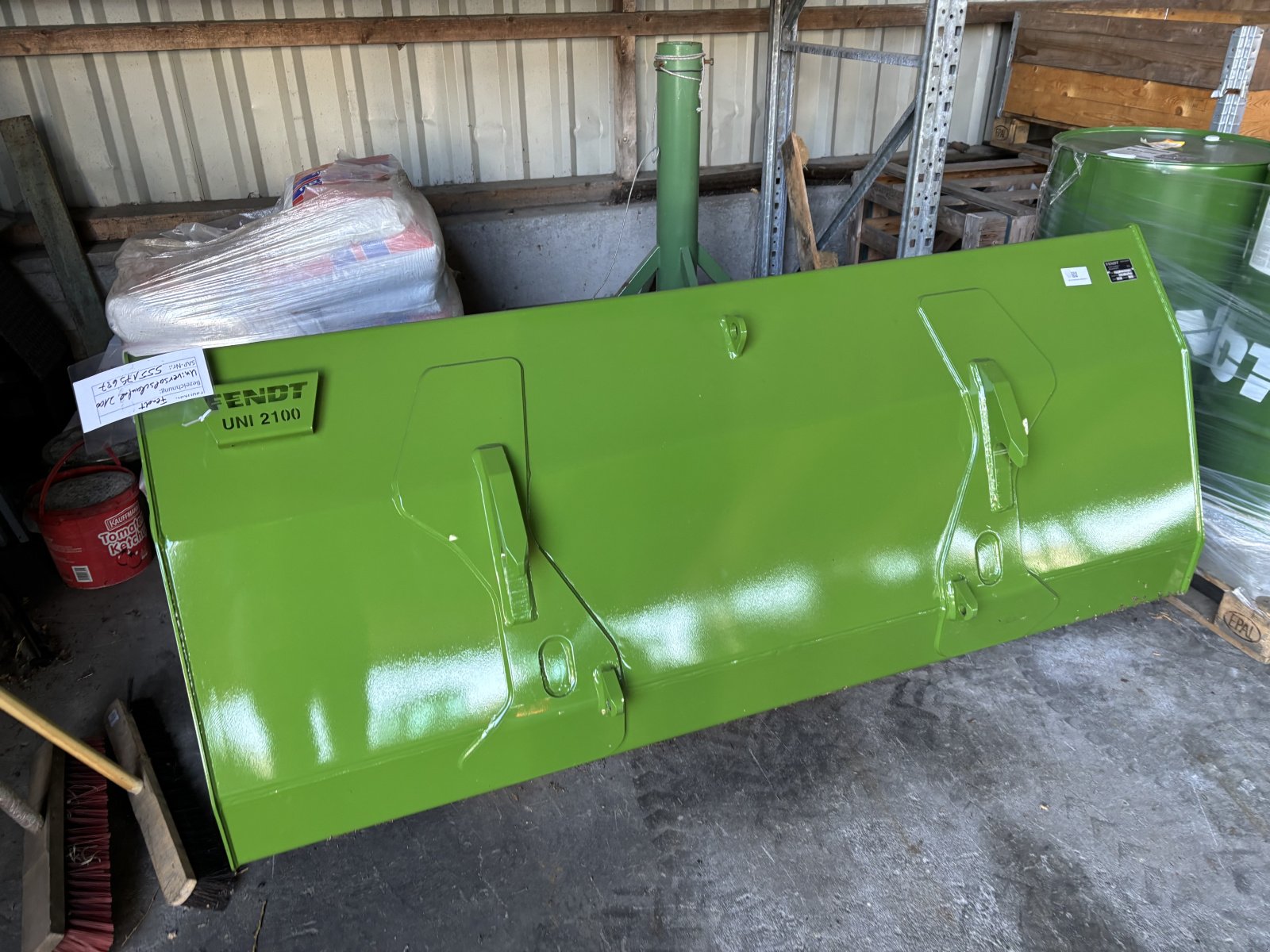 Frontlader of the type Fendt Universalschaufel, Neumaschine in Donaueschingen (Picture 1)