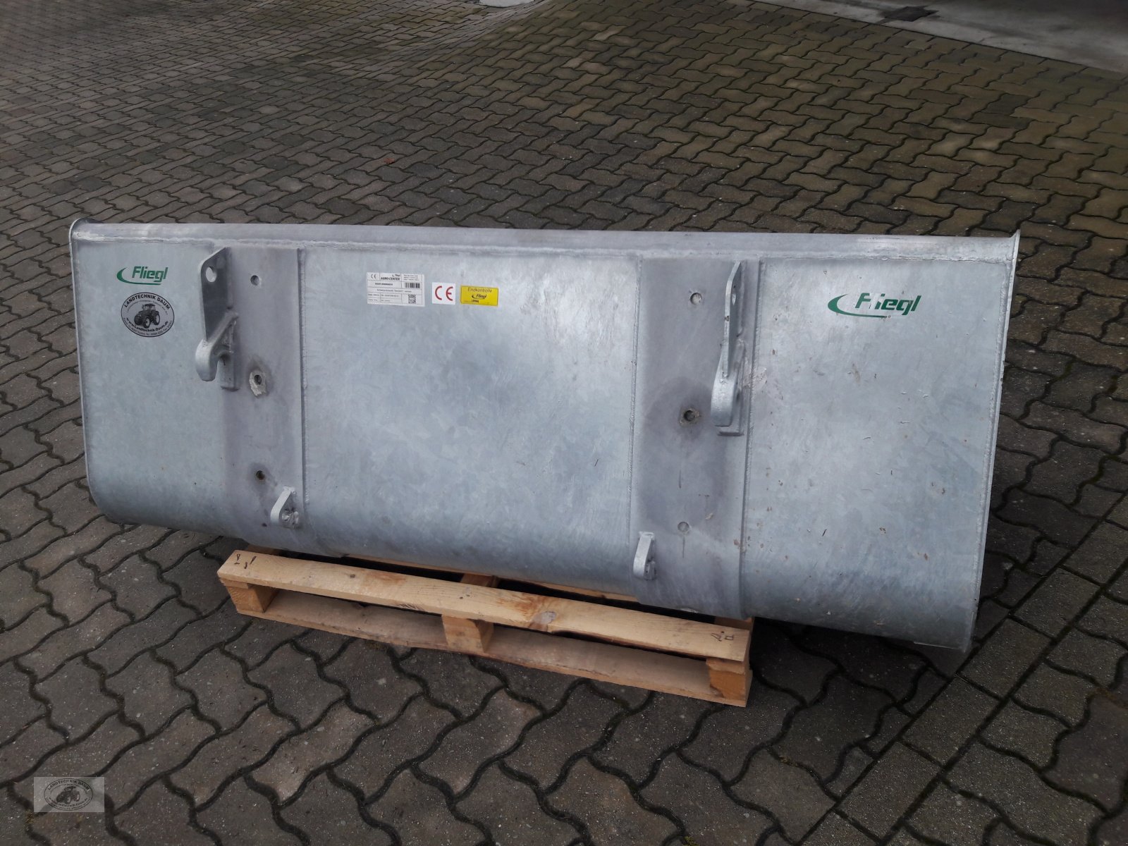 Frontlader des Typs Fliegl Schwergutschaufel 2m breit , für Eurofang, verzinkt., Gebrauchtmaschine in Tschirn (Bild 4)