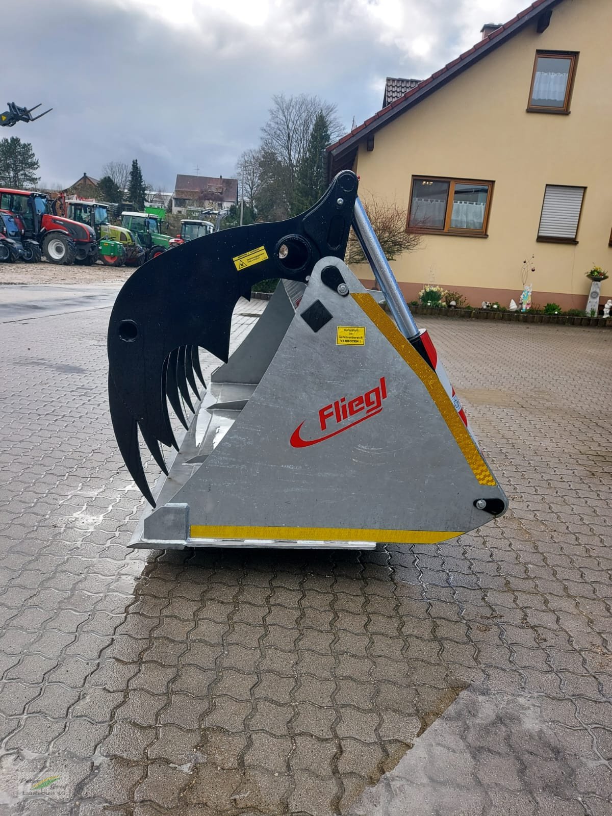 Frontlader tip Fliegl Silogreifschaufel XL 2,60m Q-Fit Aufnahme, Neumaschine in Pegnitz-Bronn (Poză 2)