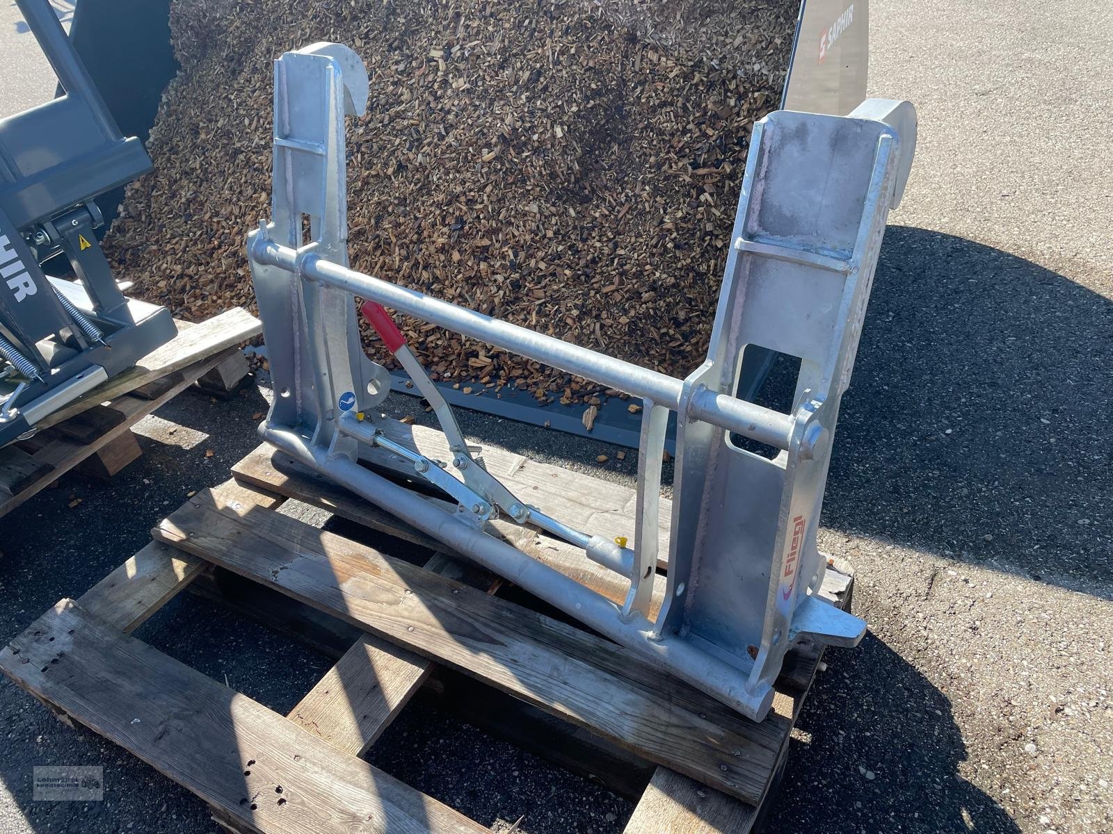 Frontlader of the type Fliegl Zwischenadapter JCB - Euroaufnahme, Neumaschine in Traunreut (Picture 1)