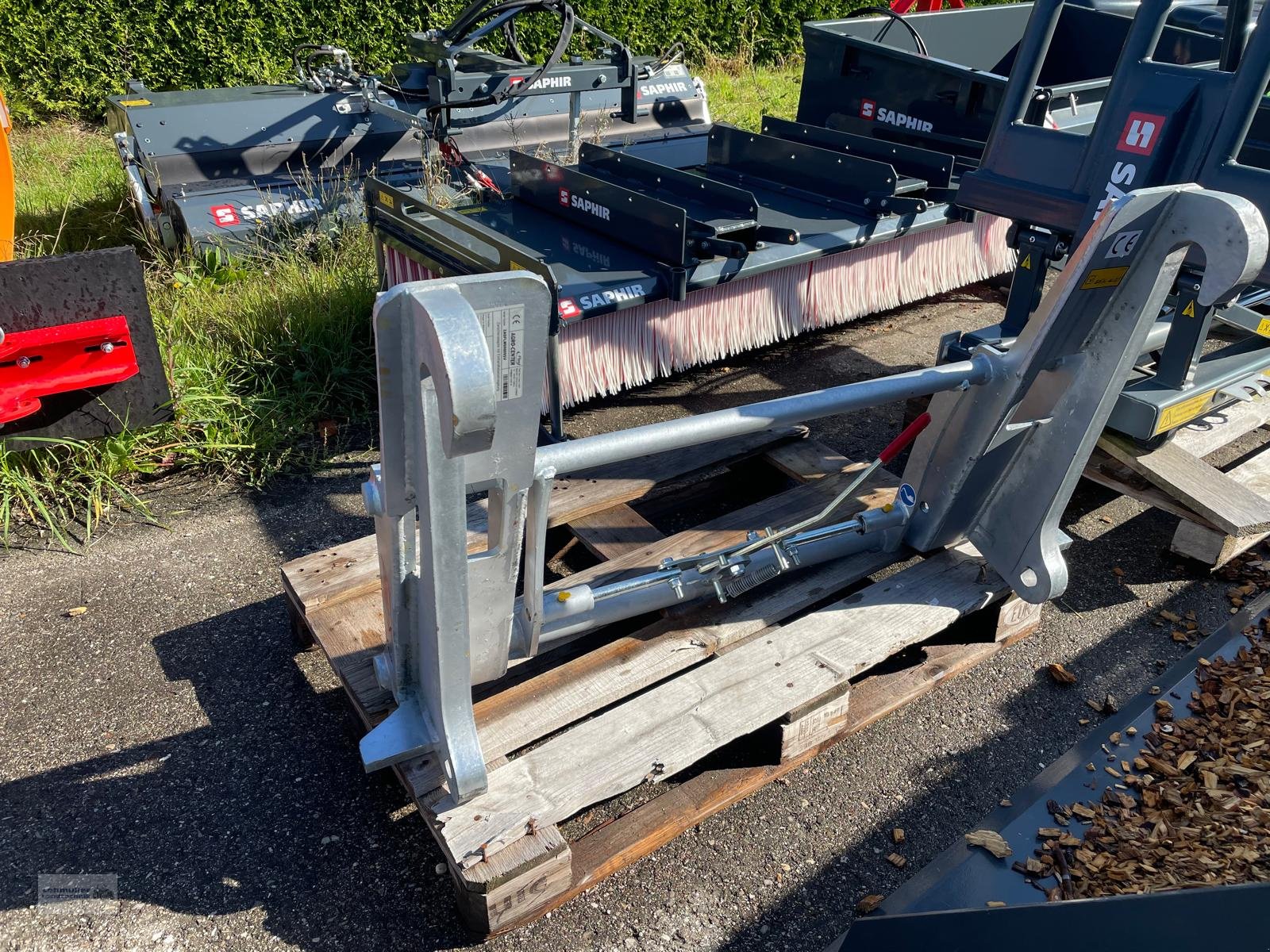 Frontlader of the type Fliegl Zwischenadapter JCB - Euroaufnahme, Neumaschine in Traunreut (Picture 2)