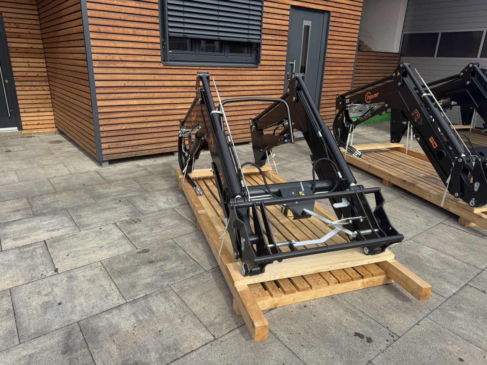 Frontlader of the type Hauer POM R 70, Neumaschine in Saldenburg (Picture 1)