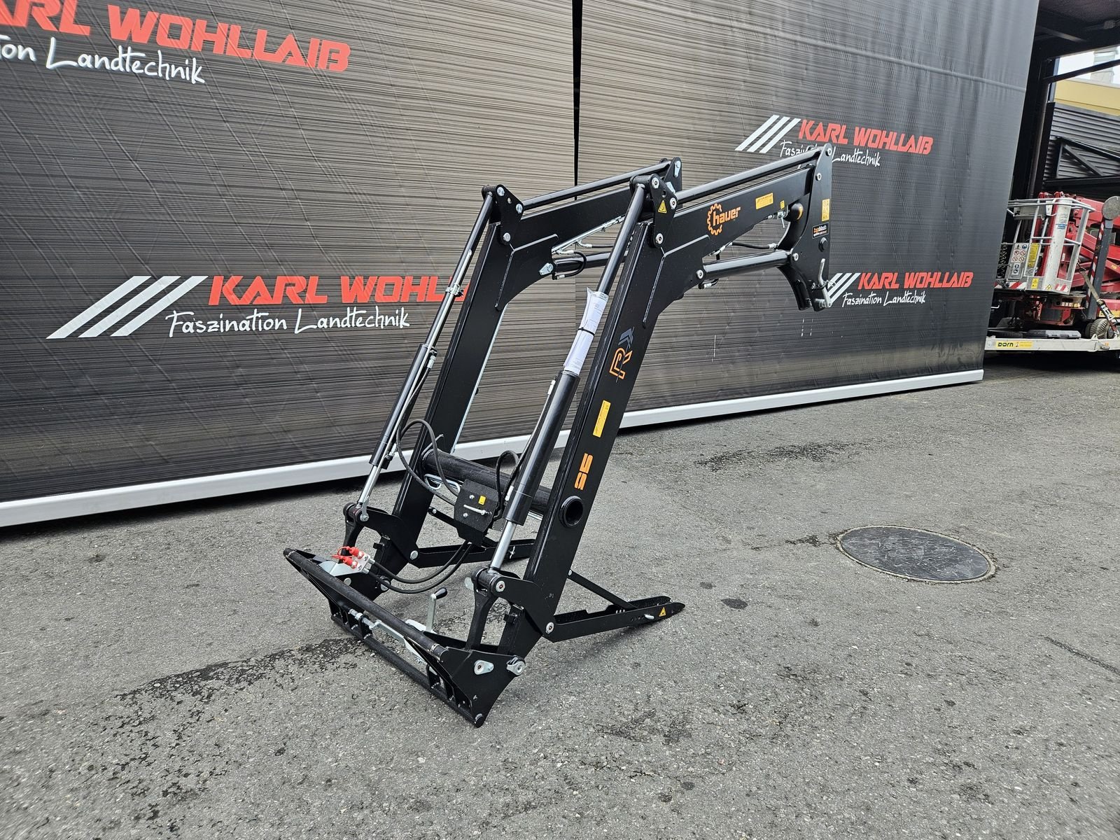 Frontlader des Typs Hauer Pom R 95, Neumaschine in Sulzberg (Bild 3)