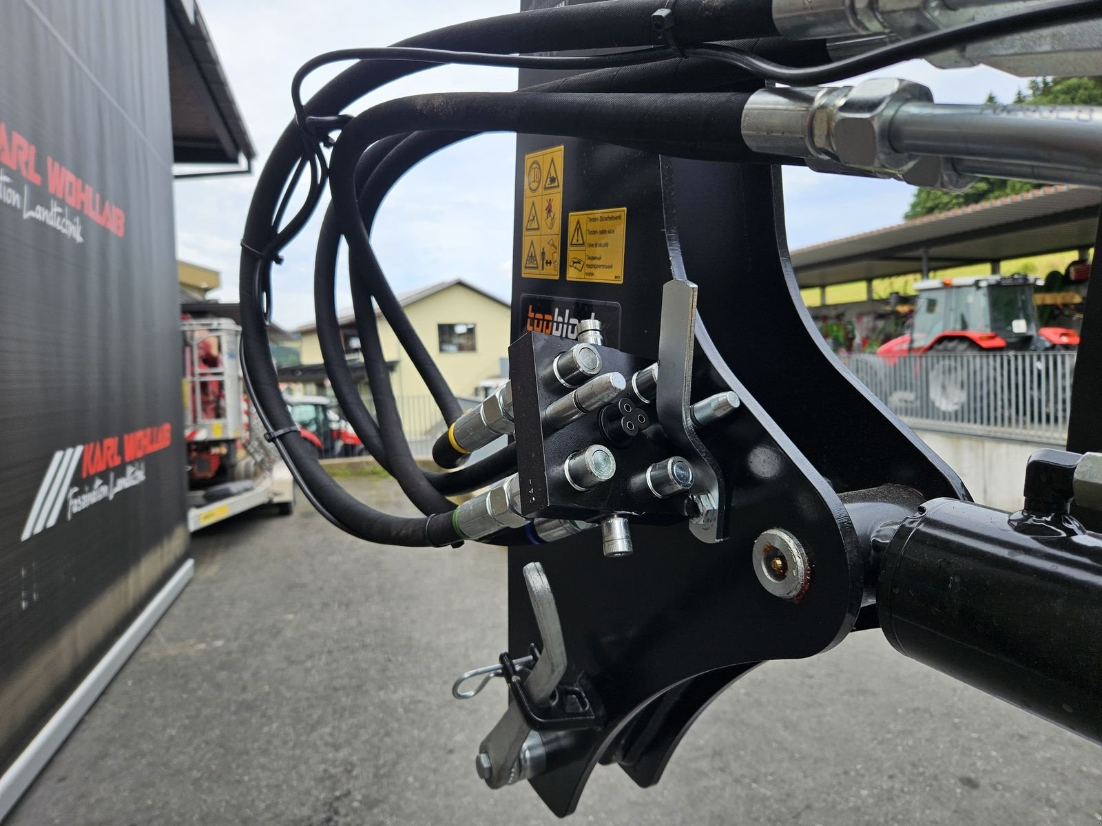 Frontlader des Typs Hauer Pom R 95, Neumaschine in Sulzberg (Bild 9)
