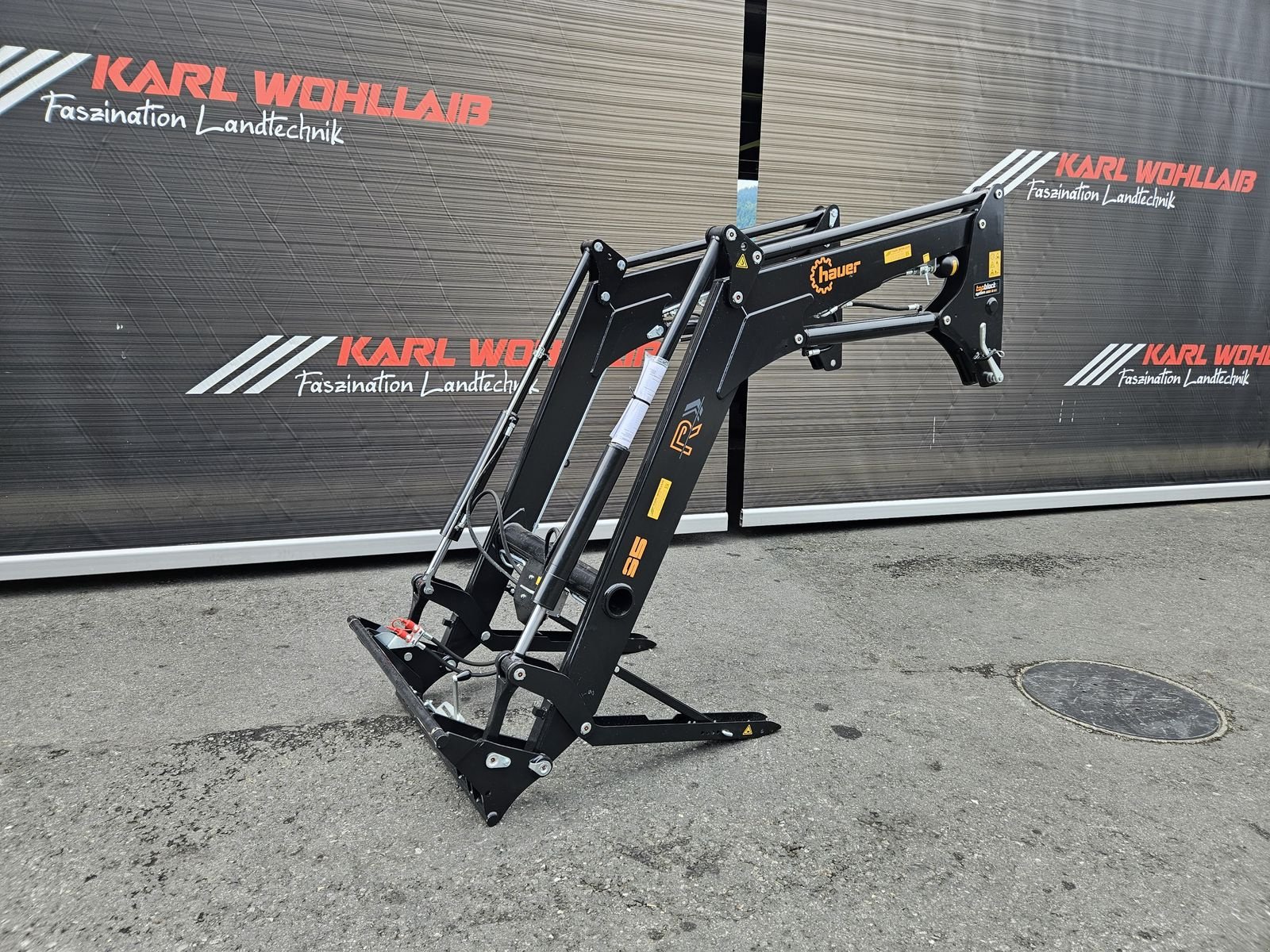 Frontlader des Typs Hauer Pom R 95, Neumaschine in Sulzberg (Bild 1)