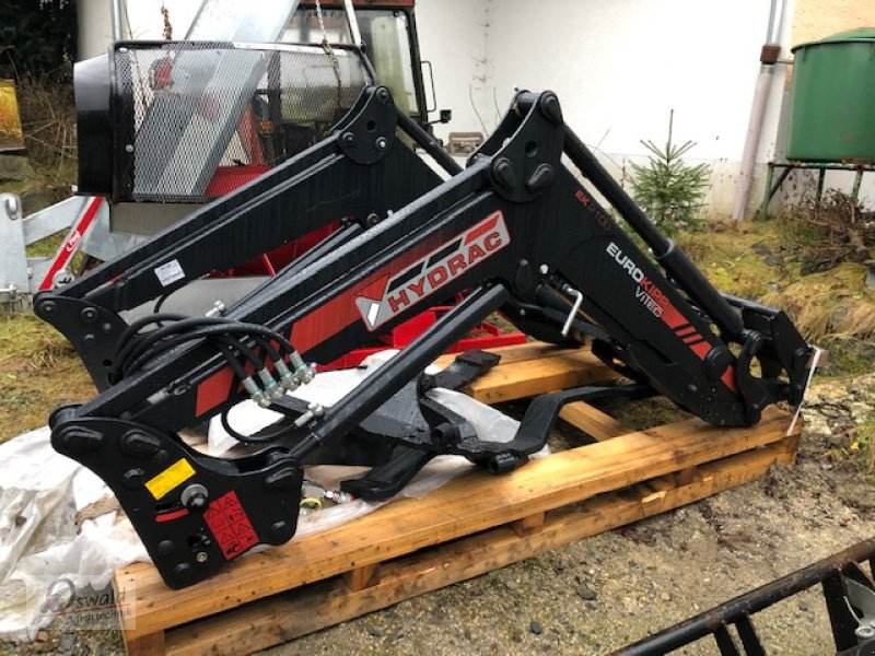 Frontlader of the type Hydrac EK 2200, Neumaschine in Regen (Picture 1)