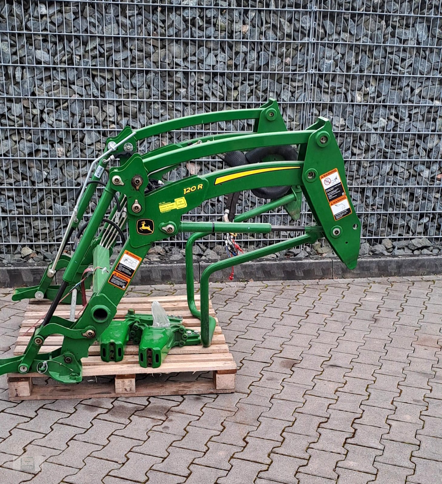 Frontlader of the type John Deere 120 R, Gebrauchtmaschine in Gross-Bieberau (Picture 1)