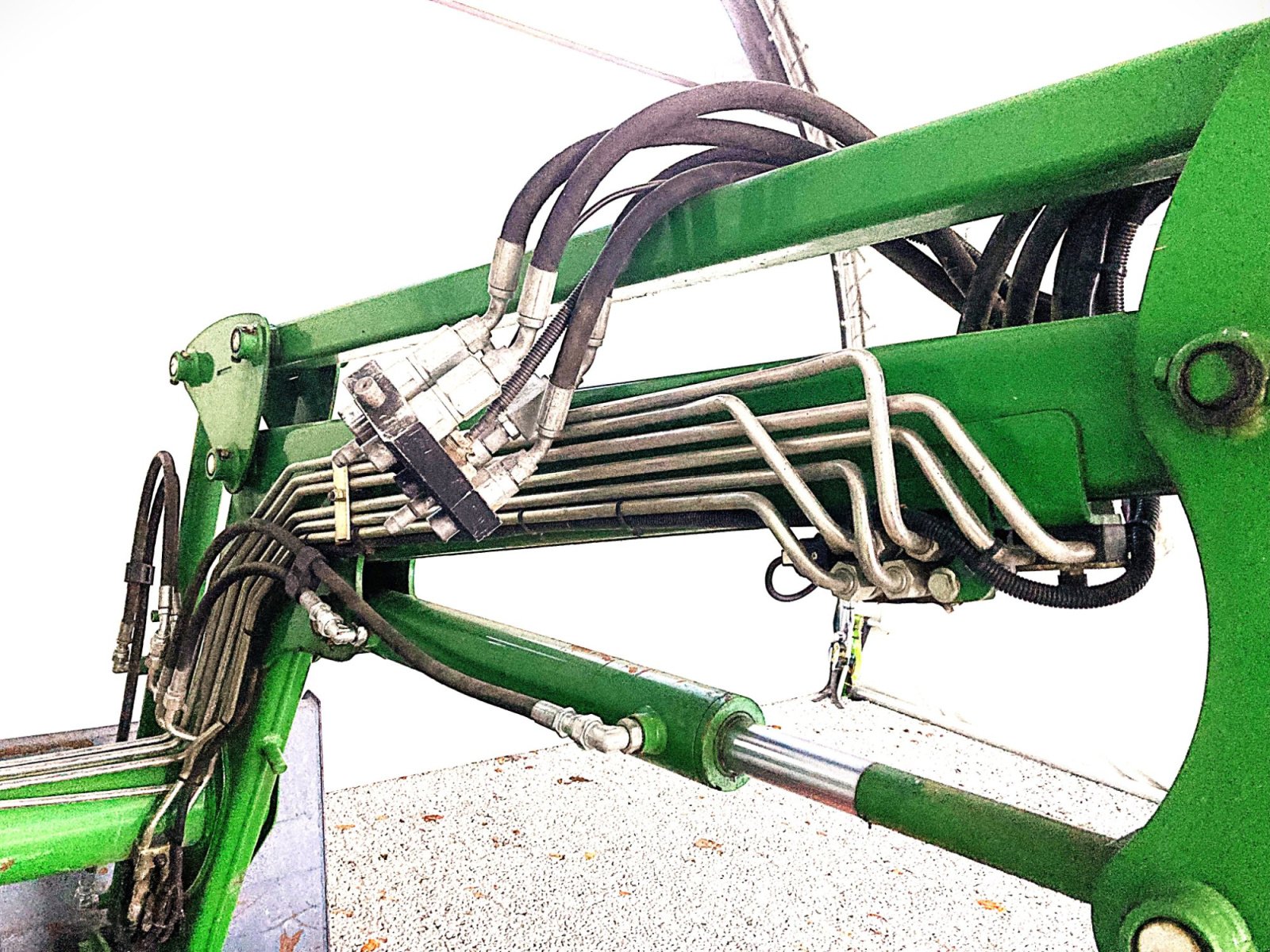 Frontlader des Typs John Deere 533 FRONTLADER, Gebrauchtmaschine in Murnau (Bild 3)