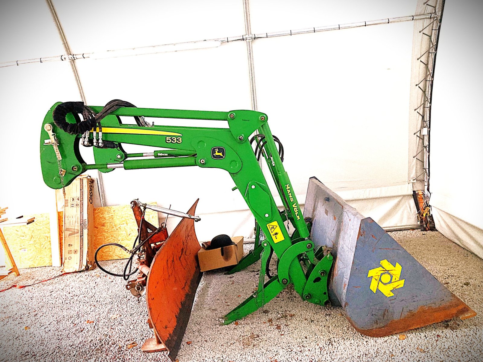 Frontlader des Typs John Deere 533 FRONTLADER, Gebrauchtmaschine in Murnau (Bild 2)