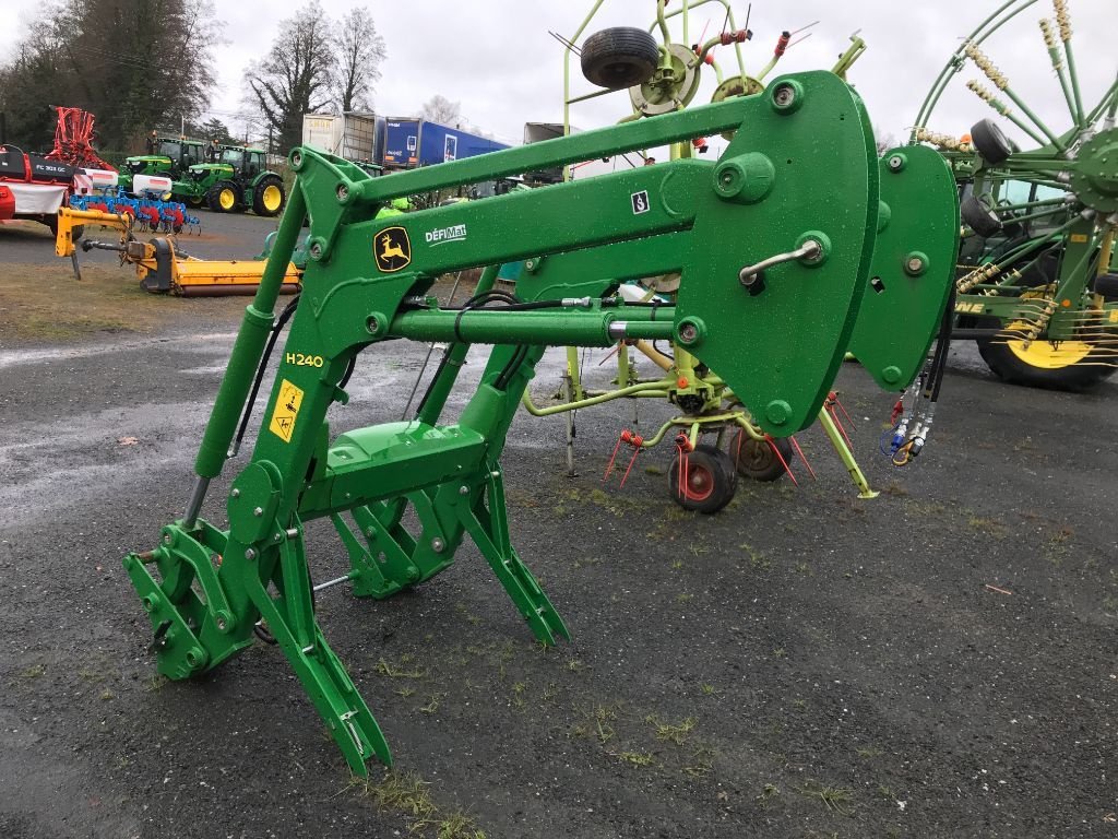 Frontlader типа John Deere H 240 MSL, Gebrauchtmaschine в UZERCHE (Фотография 4)