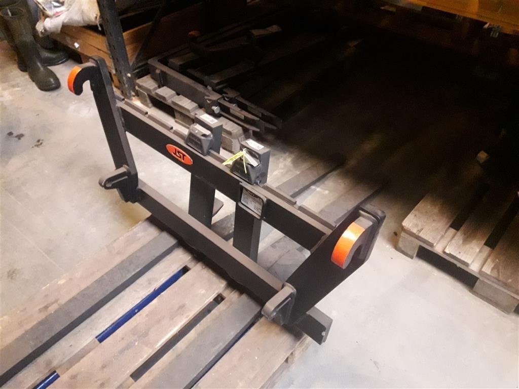 Frontlader des Typs JST Pallegafler 2000kg, Gebrauchtmaschine in Horsens (Bild 1)