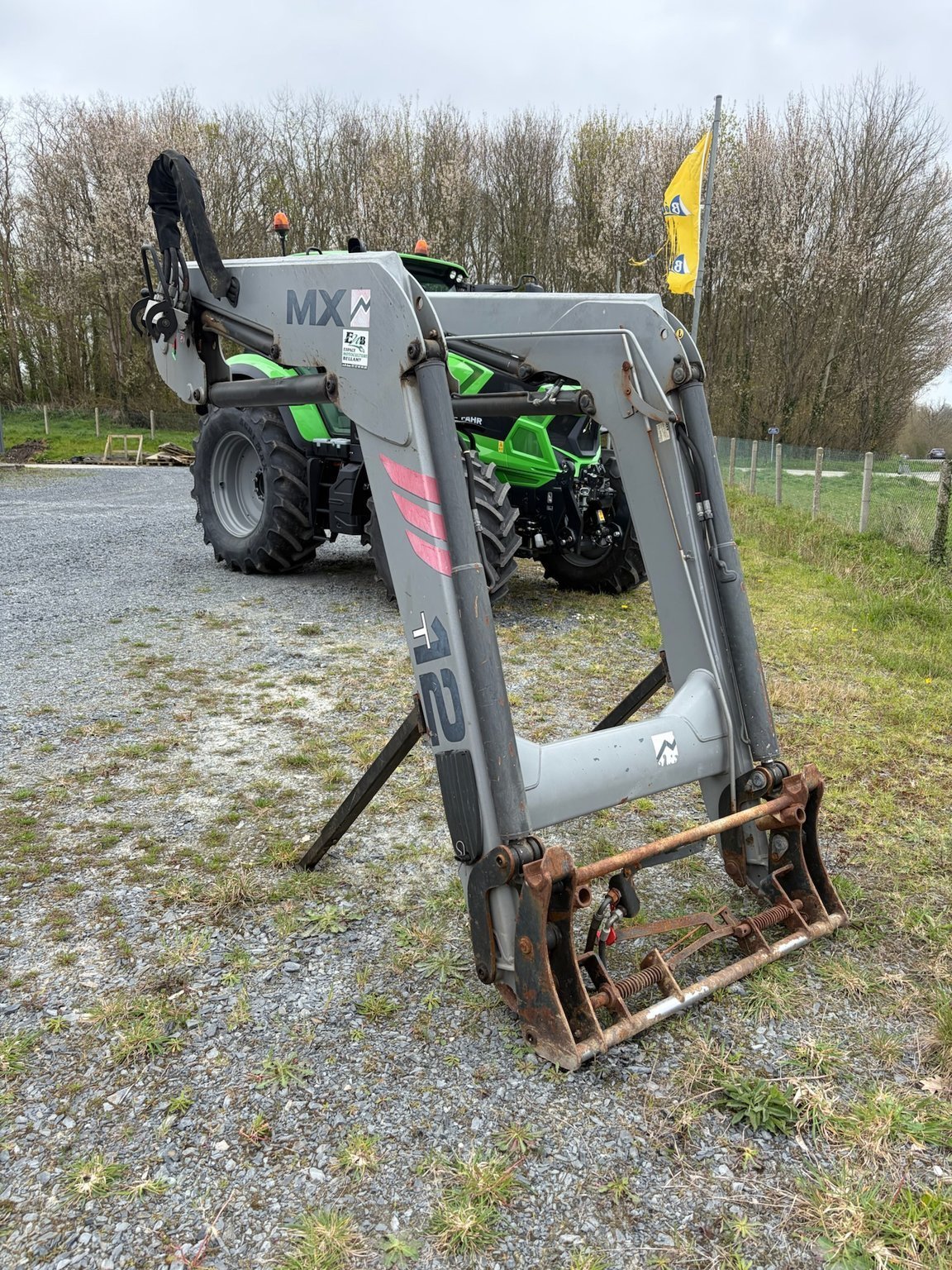 Frontlader typu Mailleux Chargeur frontal T12 . MX, Gebrauchtmaschine w SAINT CLAIR SUR ELLE (Zdjęcie 2)