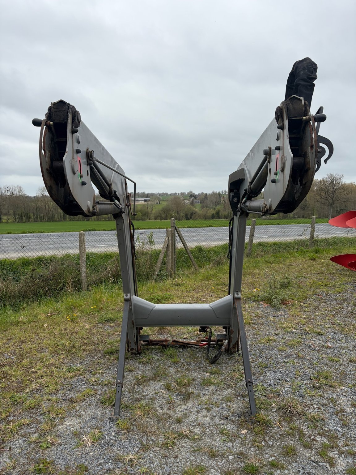 Frontlader des Typs Mailleux Chargeur frontal T12 . MX, Gebrauchtmaschine in SAINT CLAIR SUR ELLE (Bild 6)