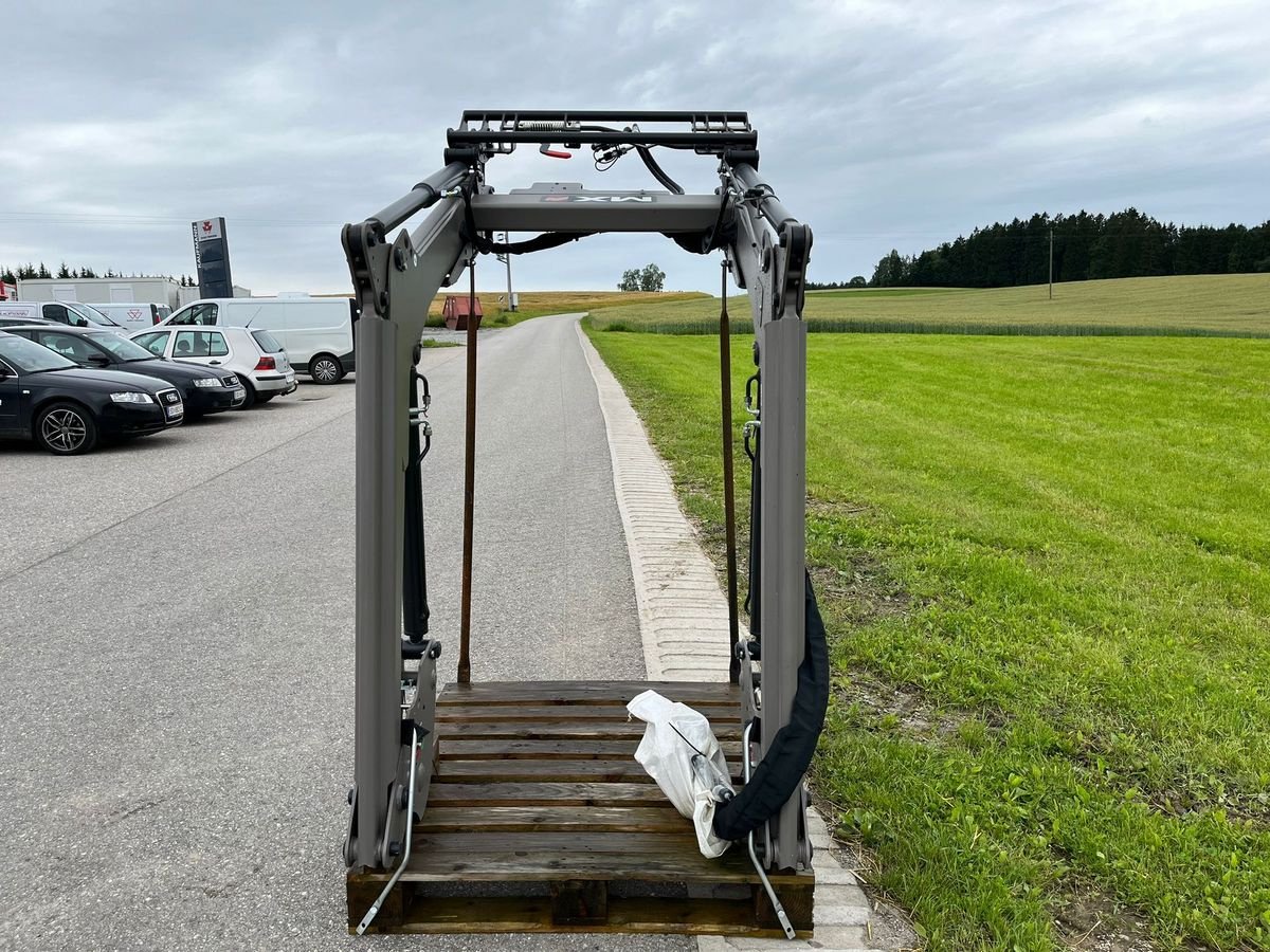 Frontlader of the type Mailleux U 406 für MF 5608, 5609, 5610, Neumaschine in NATTERNBACH (Picture 7)