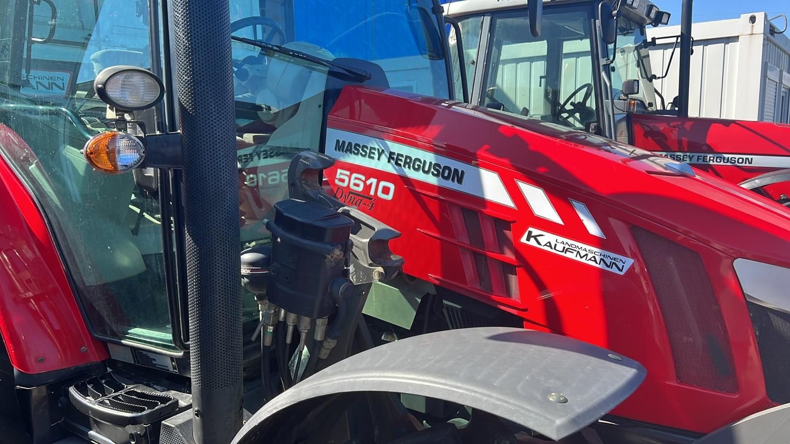 Frontlader of the type Mailleux U 406 für MF 5608, 5609, 5610, Neumaschine in NATTERNBACH (Picture 13)