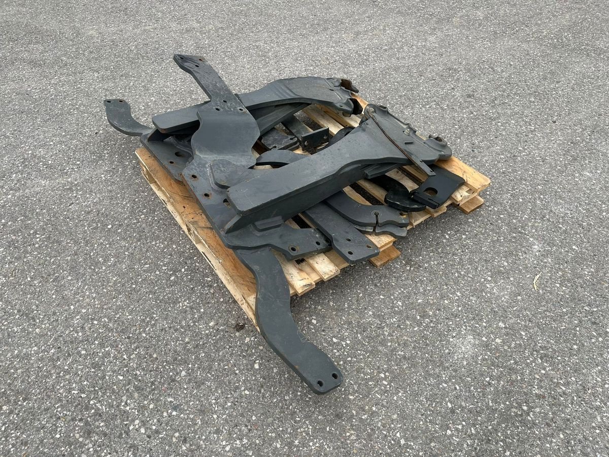 Frontlader of the type Mailleux U 406 für MF 5608, 5609, 5610, Neumaschine in NATTERNBACH (Picture 11)