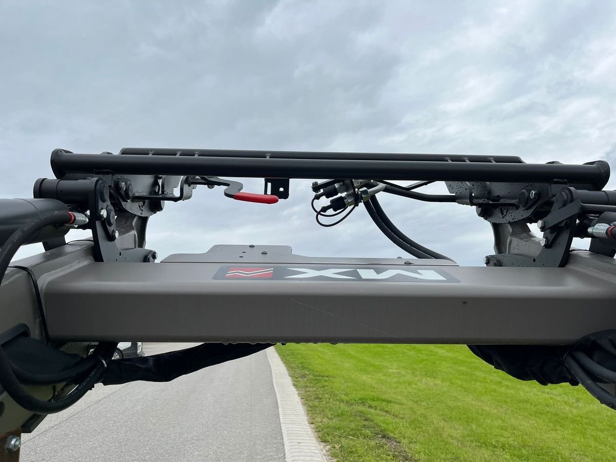 Frontlader of the type Mailleux U 406 für MF 5608, 5609, 5610, Neumaschine in NATTERNBACH (Picture 5)