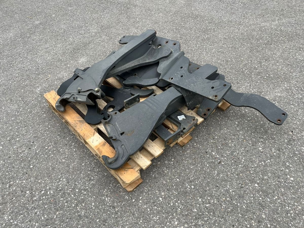 Frontlader of the type Mailleux U 406 für MF 5608, 5609, 5610, Neumaschine in NATTERNBACH (Picture 10)