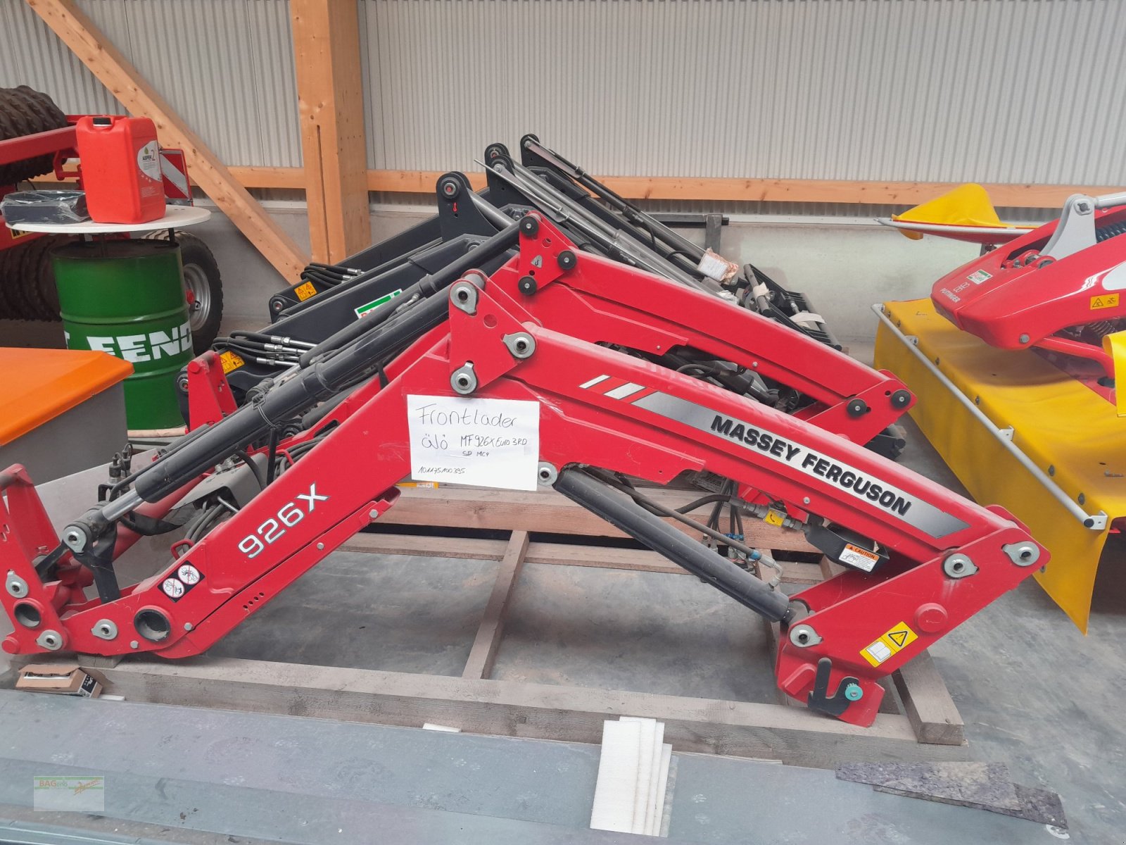 Frontlader Türe ait Massey Ferguson Frontladerschwinge, Neumaschine içinde Bad Mergentheim (resim 1)