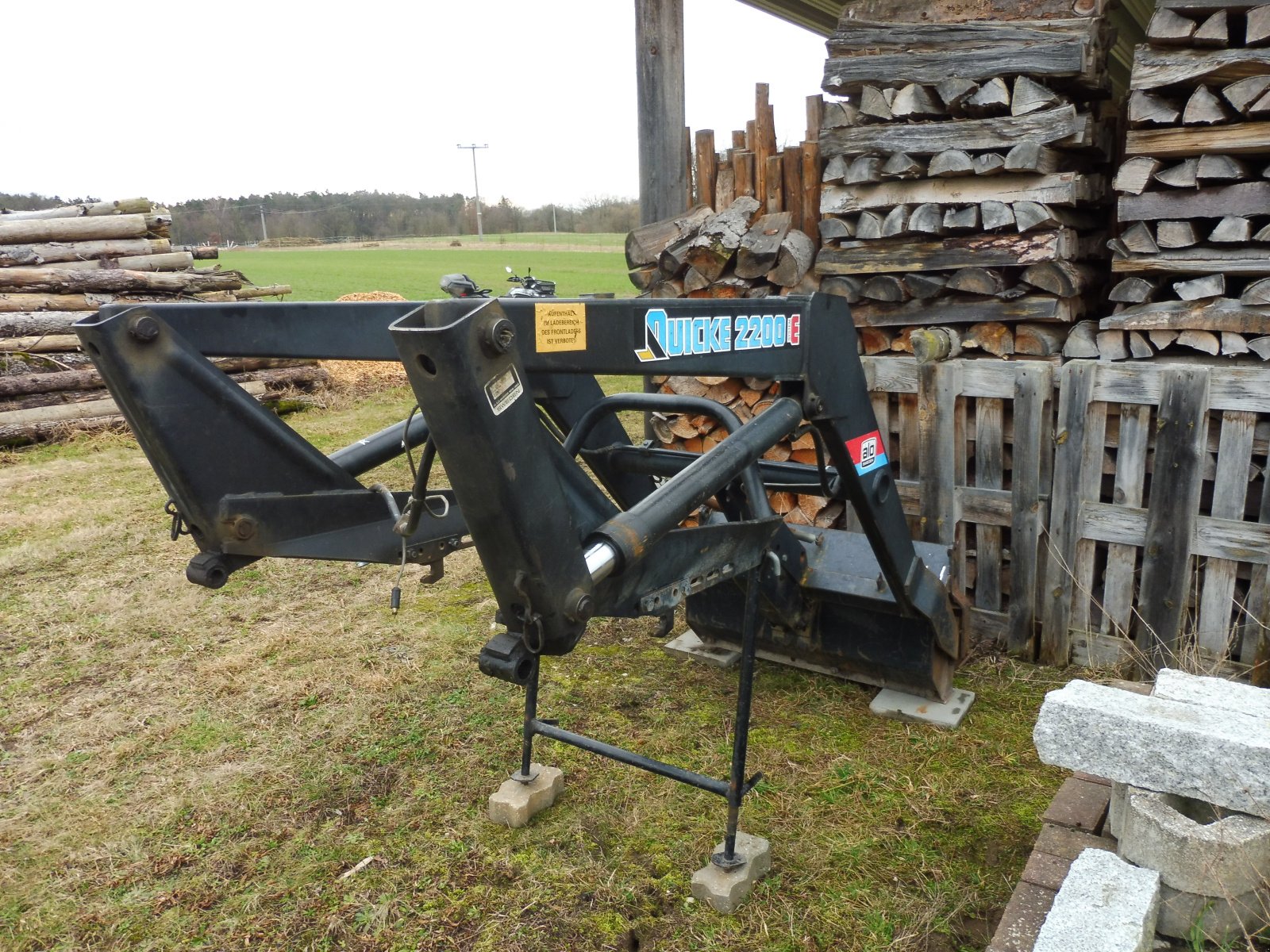 Frontlader del tipo Quicke 2200E, Gebrauchtmaschine In Leinburg / Gersdorf (Immagine 2)