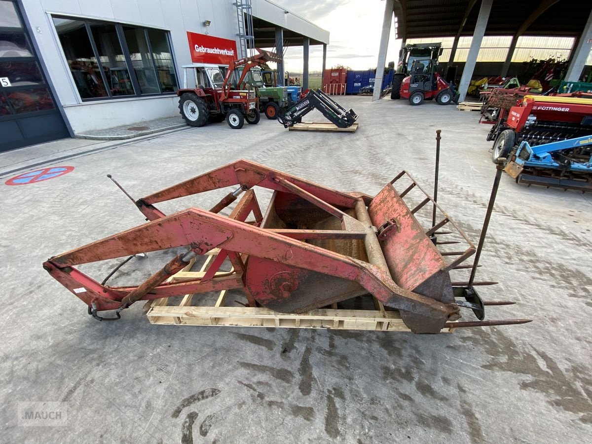 Frontlader типа Sonstige Klinkenfrontlader zu MF 135, Gebrauchtmaschine в Burgkirchen (Фотография 4)