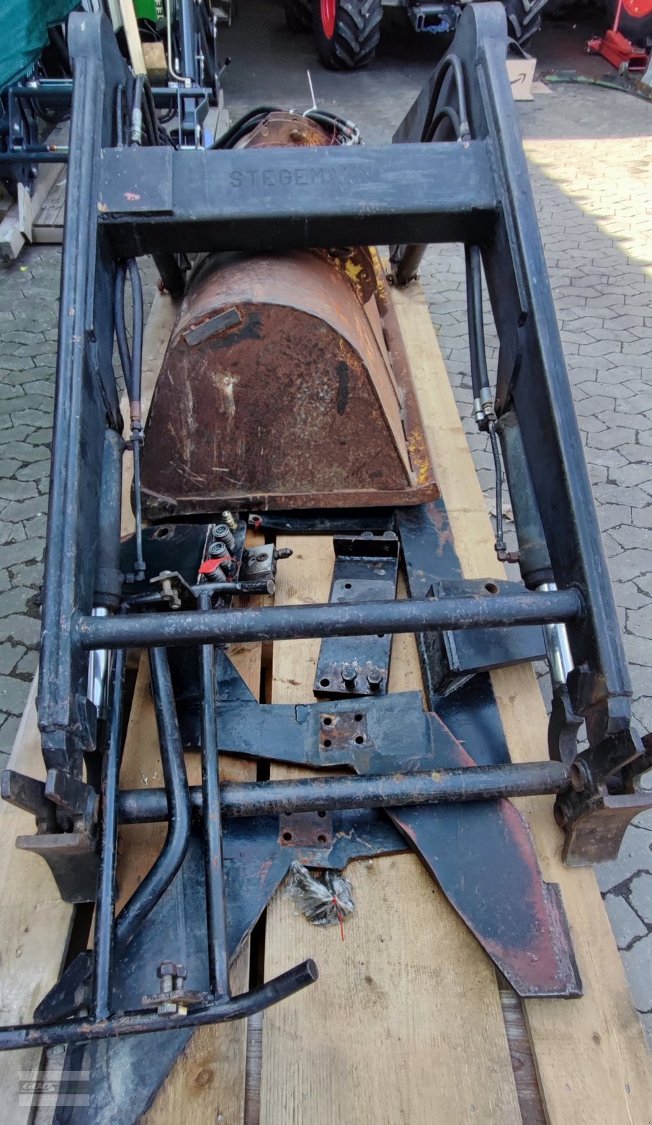 Frontlader des Typs Stegemann Frontlader mit Anbaukonsolen für IHC B-Familie inkl. Steuergerät und Schaufel * im guten Zustand, Gebrauchtmaschine in Langenzenn (Bild 4)