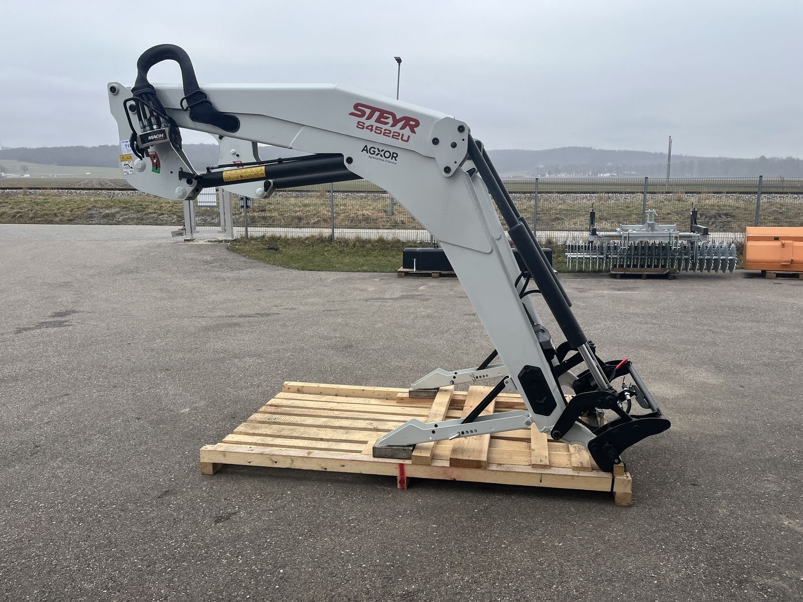 Frontlader des Typs Steyr Frontlader S4522U, Neumaschine in Harmannsdorf (Bild 4)