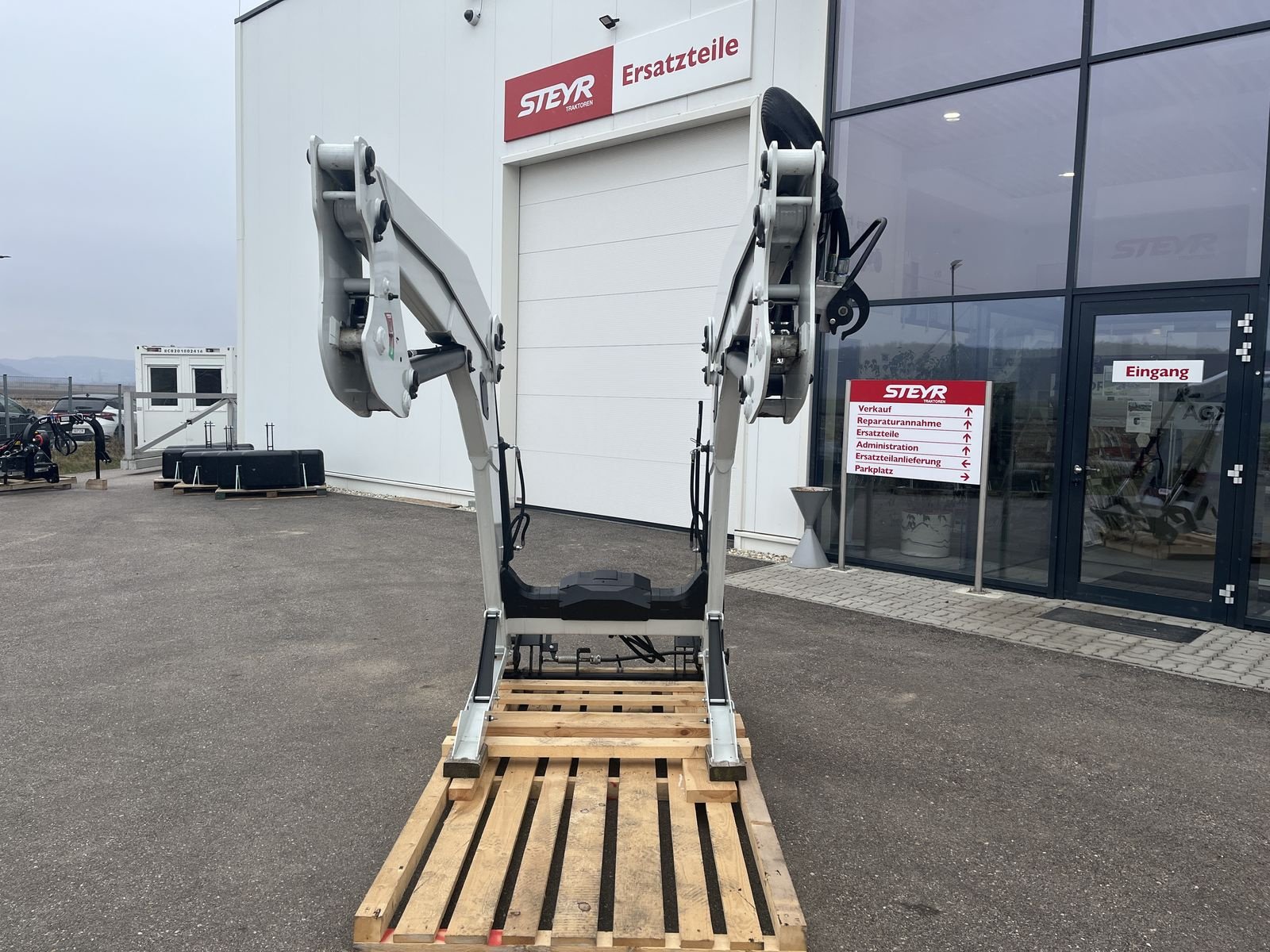 Frontlader des Typs Steyr Frontlader S4522U, Neumaschine in Harmannsdorf (Bild 7)