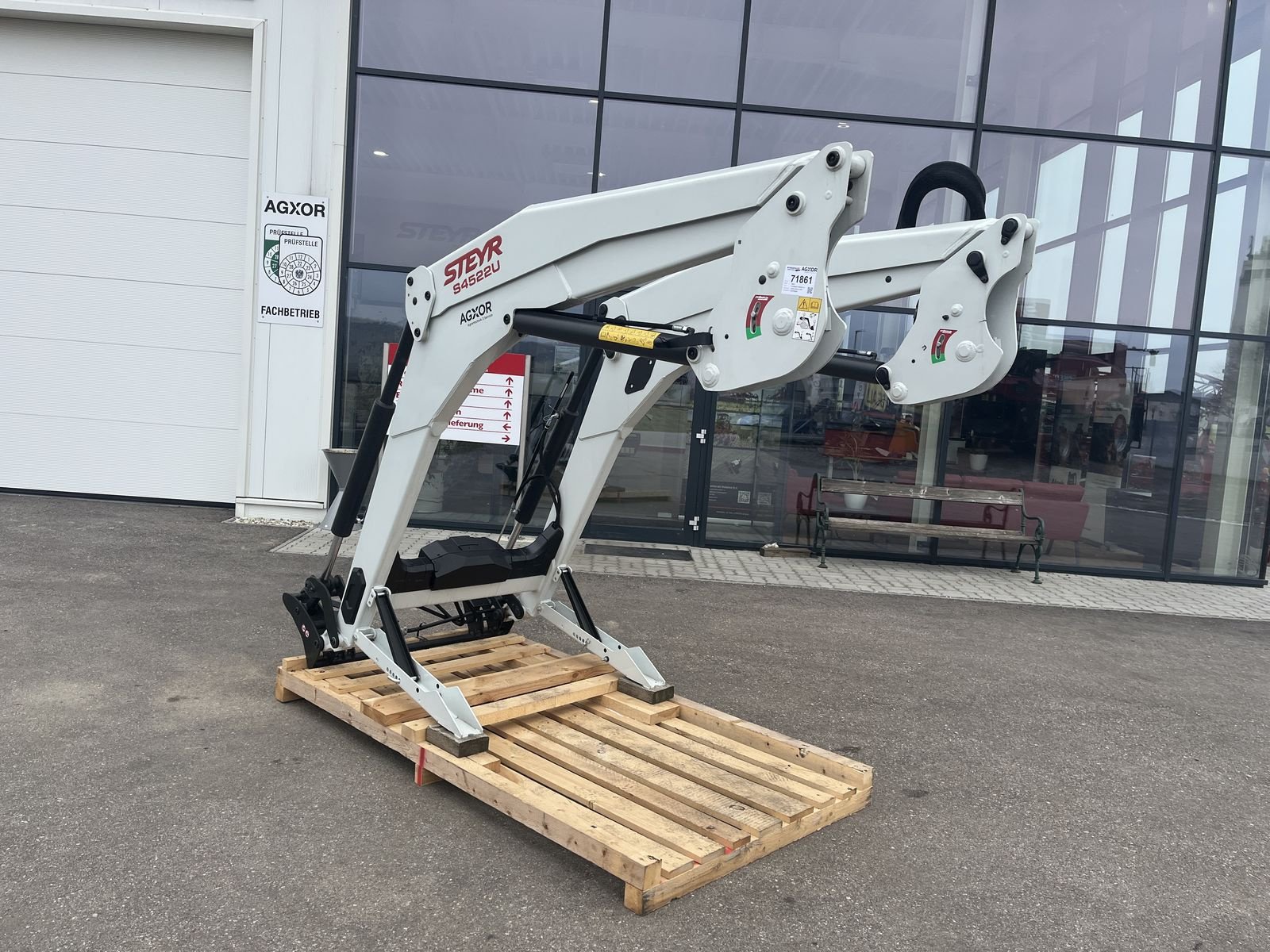 Frontlader des Typs Steyr Frontlader S4522U, Neumaschine in Harmannsdorf (Bild 2)