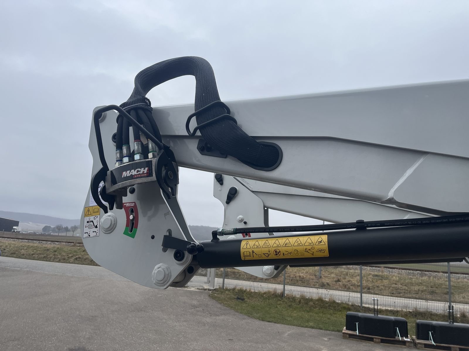 Frontlader des Typs Steyr Frontlader S4522U, Neumaschine in Harmannsdorf (Bild 9)