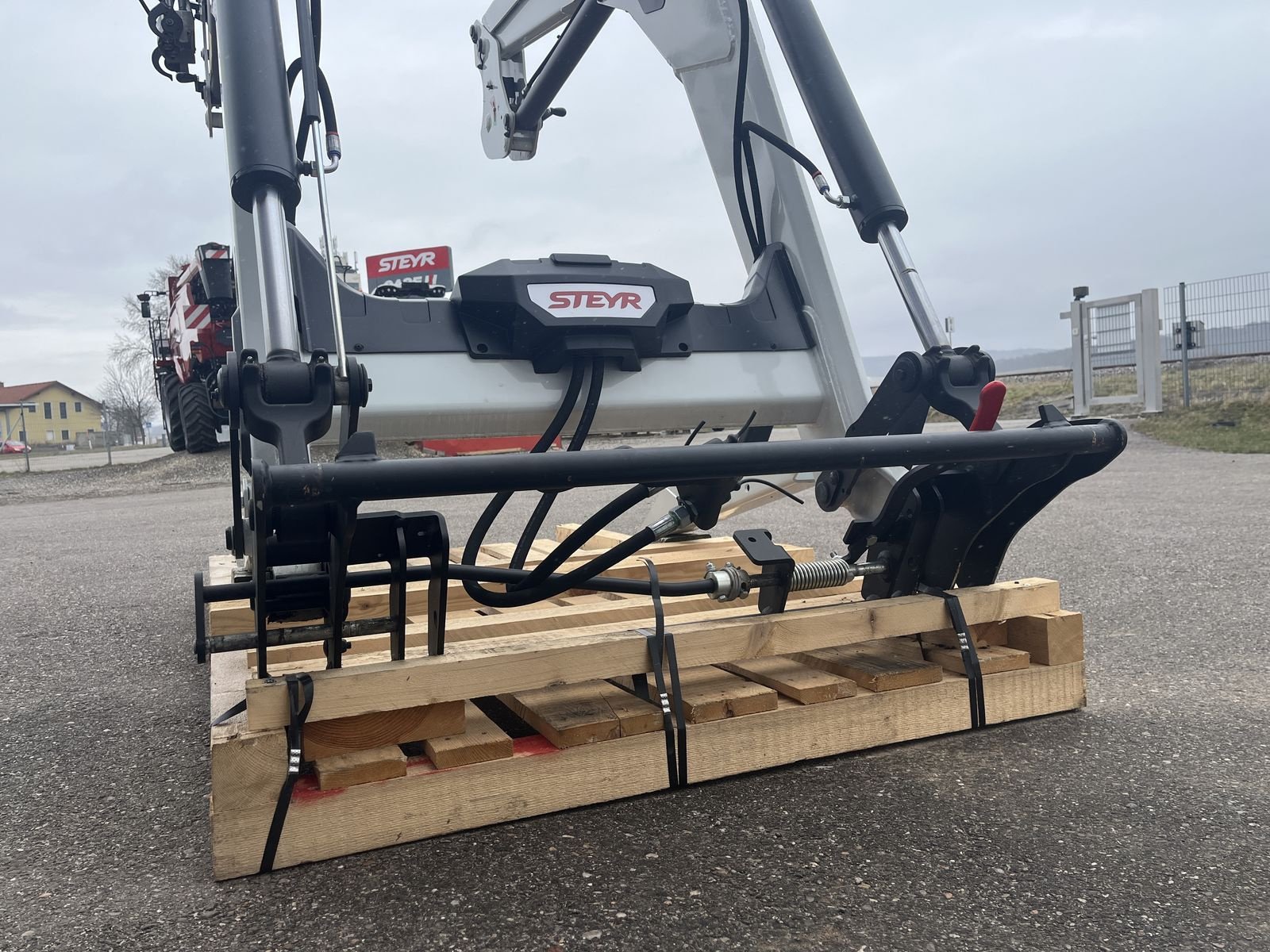 Frontlader des Typs Steyr Frontlader S4522U, Neumaschine in Harmannsdorf (Bild 15)