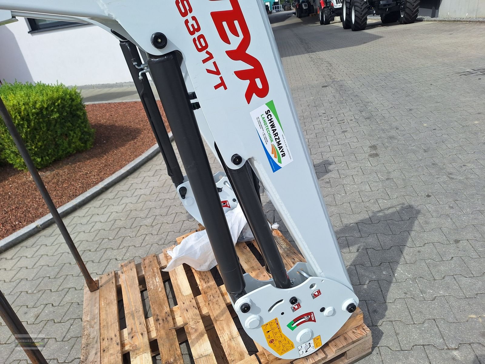 Frontlader of the type Steyr S3917T, Neumaschine in Aurolzmünster (Picture 25)