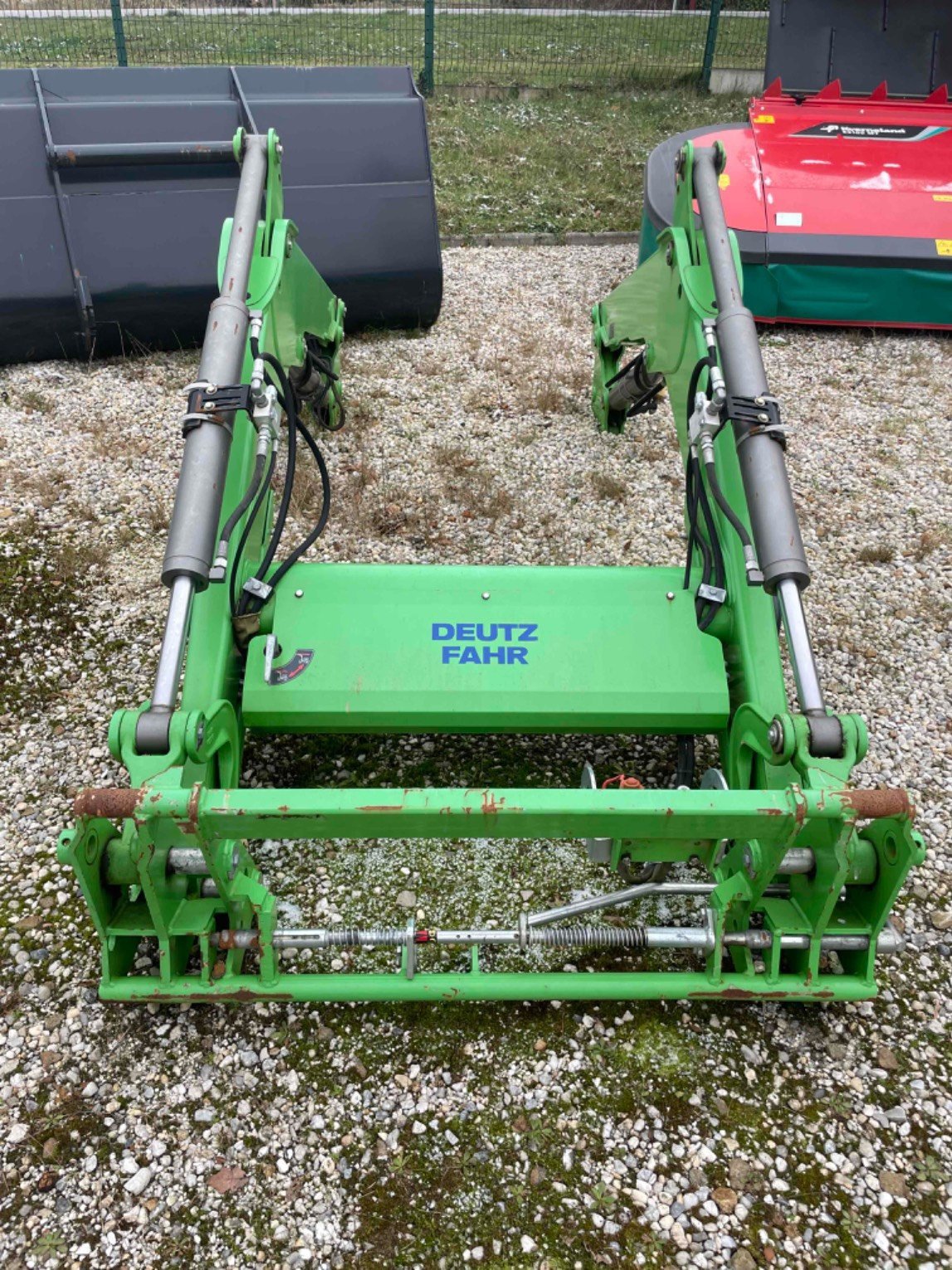 Frontlader des Typs Stoll Chargeur frontal FZ451 1100 mm Stoll, Gebrauchtmaschine in SAINT CLAIR SUR ELLE (Bild 4)