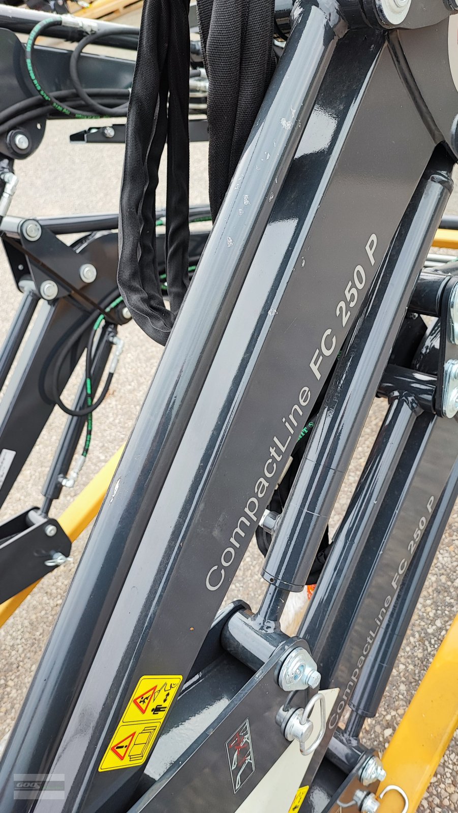 Frontlader of the type Stoll FC 250P Compactline Schwinge mit Parallelführung , Baujahr 2022 , NEU mit Lackschäden und kleinen optischen Fehlern , ** Ideal für Kompakt-Traktoren **, Gebrauchtmaschine in Langenzenn (Picture 5)