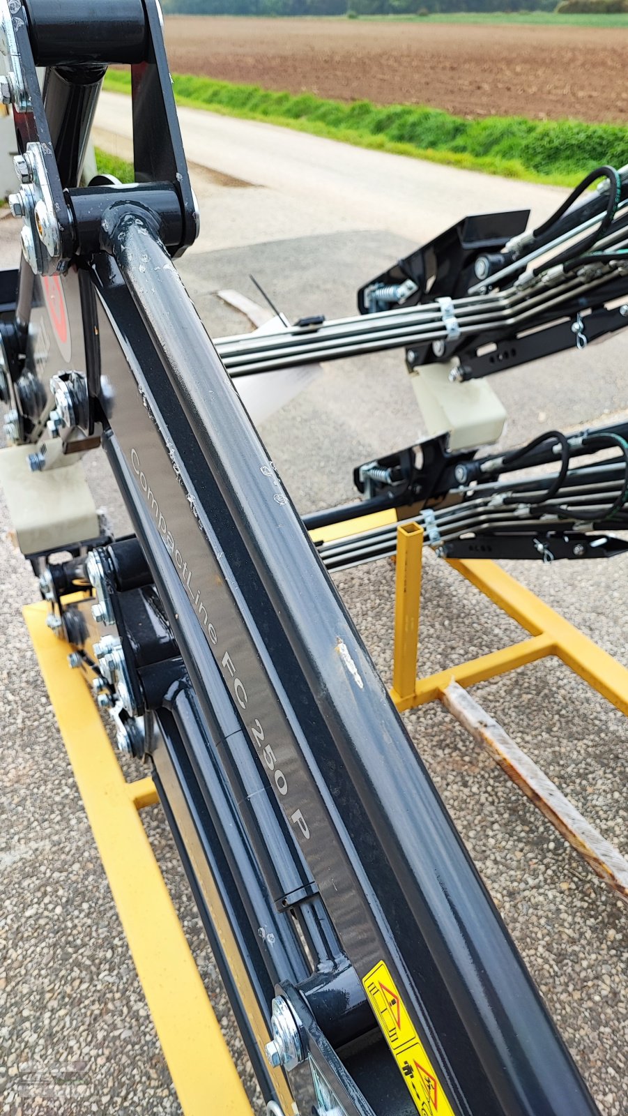 Frontlader of the type Stoll FC 250P Compactline Schwinge mit Parallelführung , Baujahr 2022 , NEU mit Lackschäden und kleinen optischen Fehlern , ** Ideal für Kompakt-Traktoren **, Gebrauchtmaschine in Langenzenn (Picture 6)