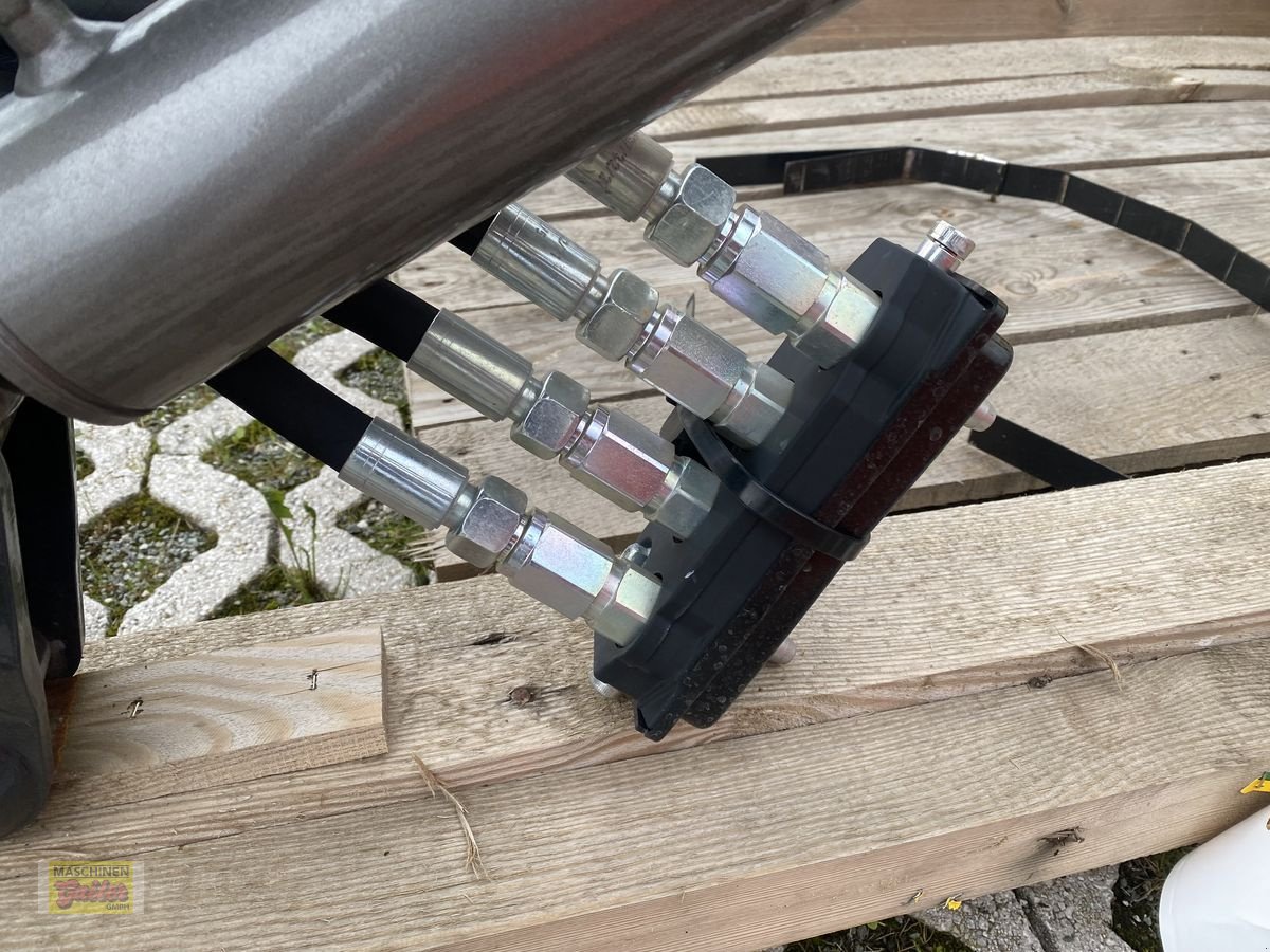Frontlader des Typs Stoll FZ 30.1 mit Euroaufnahme, Neumaschine in Kötschach (Bild 5)