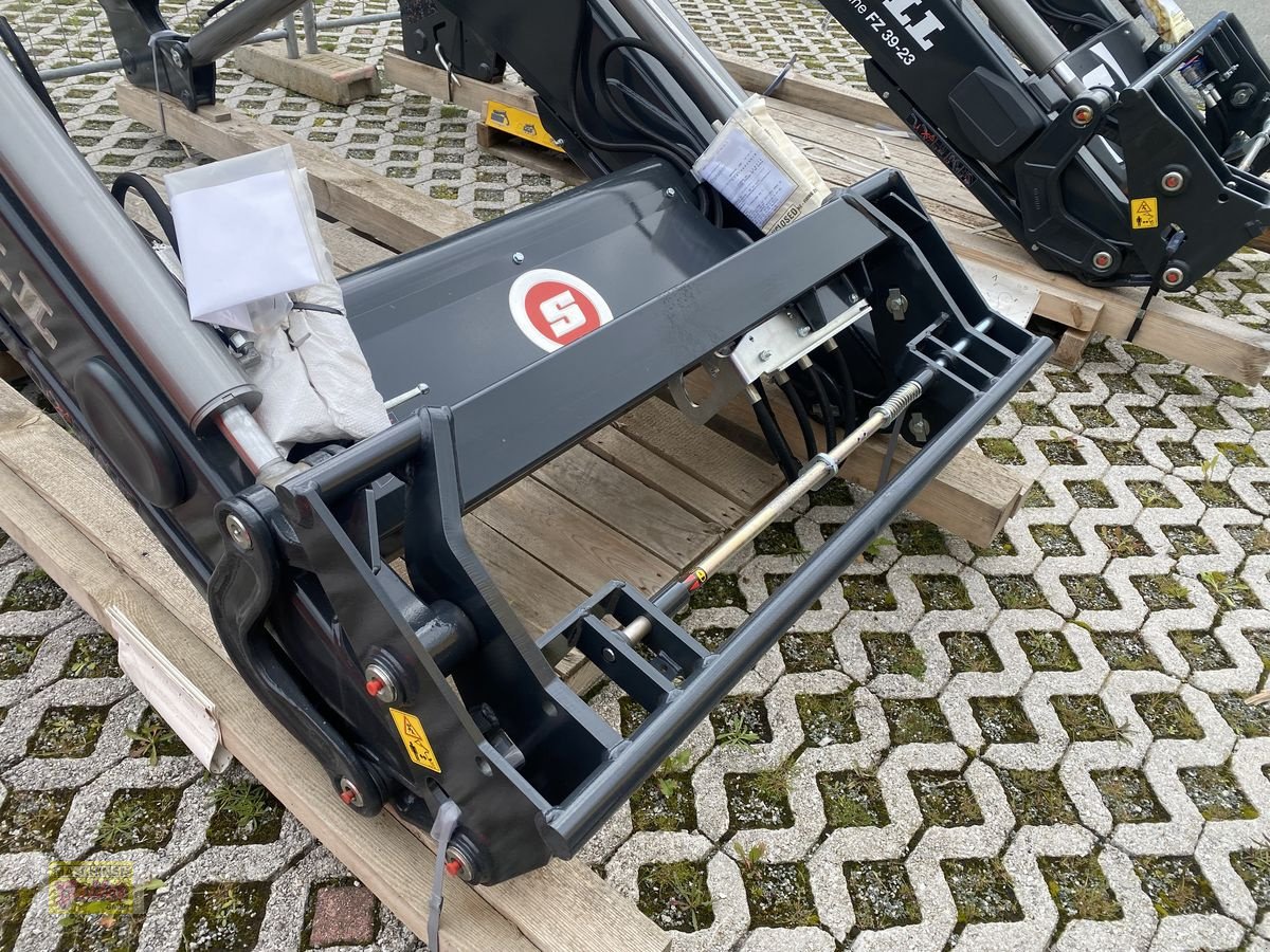 Frontlader des Typs Stoll FZ 30.1 mit Euroaufnahme, Neumaschine in Kötschach (Bild 11)