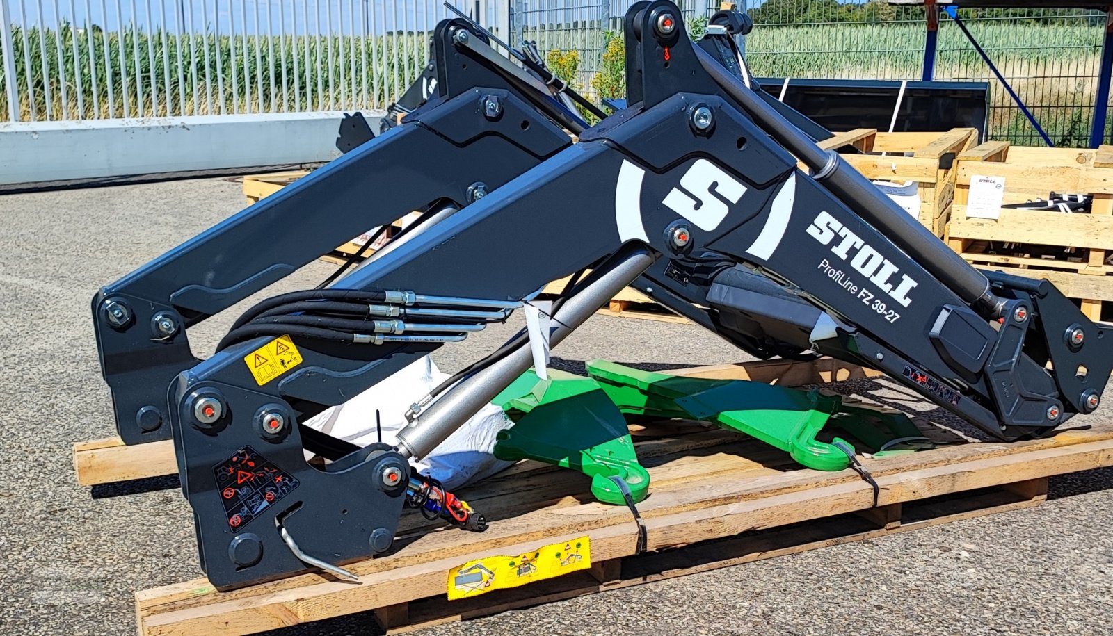 Frontlader of the type Stoll FZ 39-27.1 Profiline mit Parallelführung inkl. Anbaukonsolen passend zu vielen *John Deere* Traktoren, Gebrauchtmaschine in Langenzenn (Picture 1)