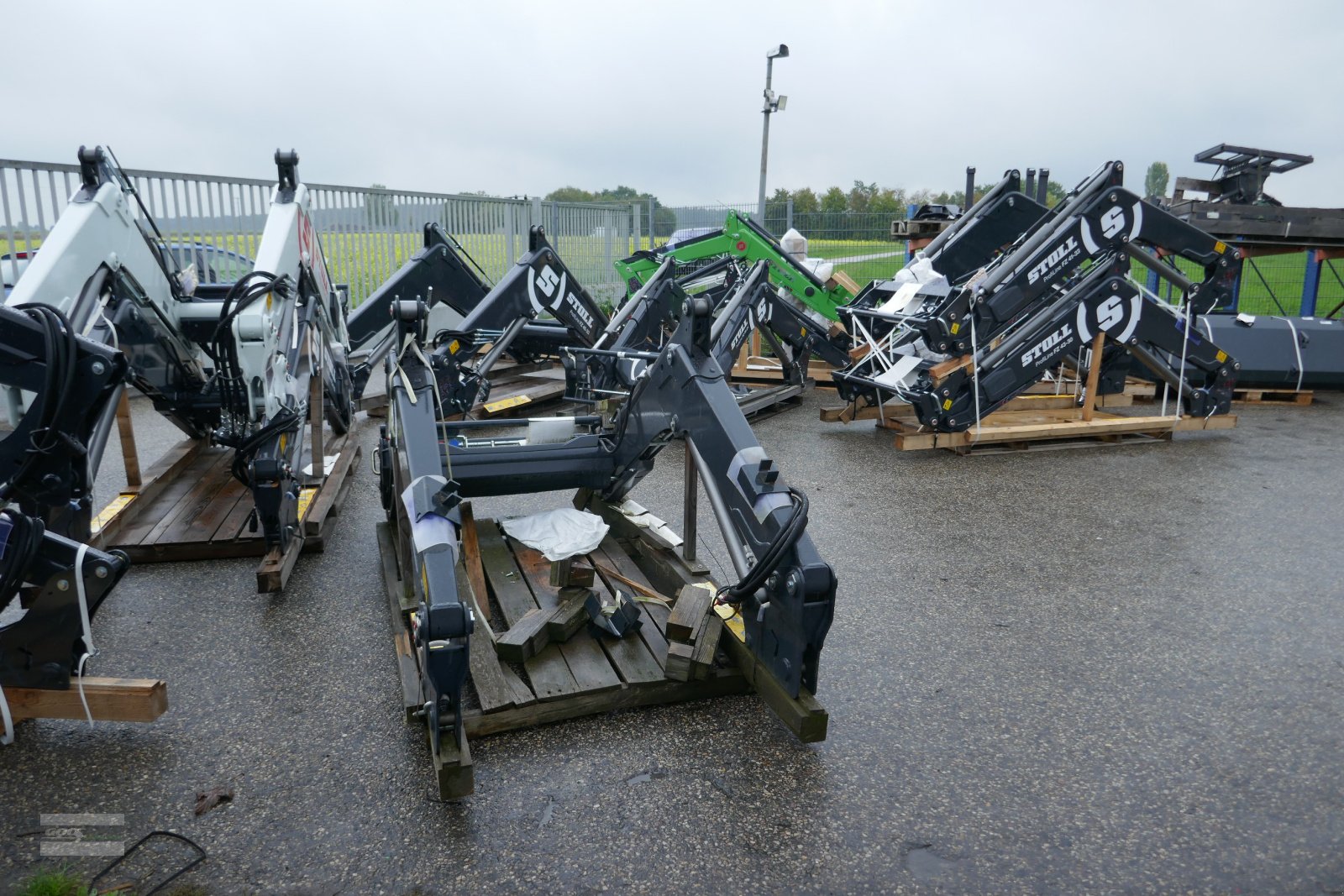 Frontlader des Typs Stoll FZ Schwingen - Abgelagert - Sonderverkauf ab 5950 Euro, Neumaschine in Langenzenn (Bild 2)