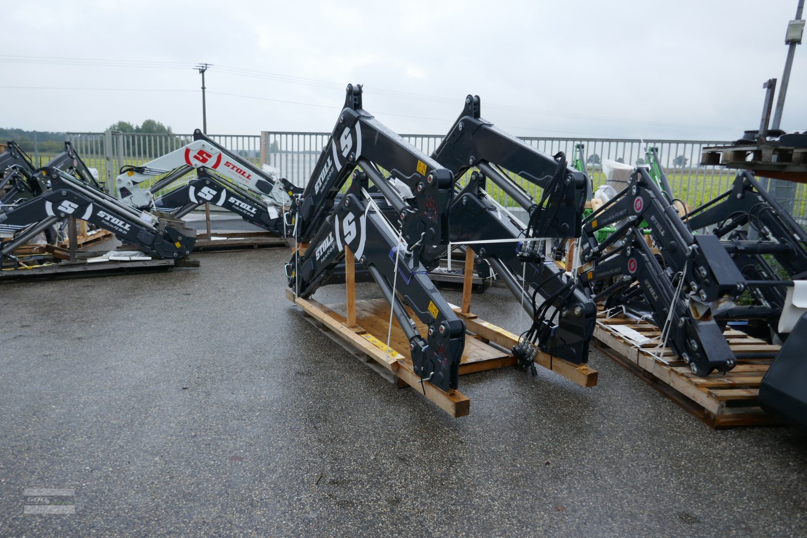 Frontlader des Typs Stoll FZ Schwingen - Abgelagert - Sonderverkauf ab 5950 Euro, Neumaschine in Langenzenn (Bild 3)