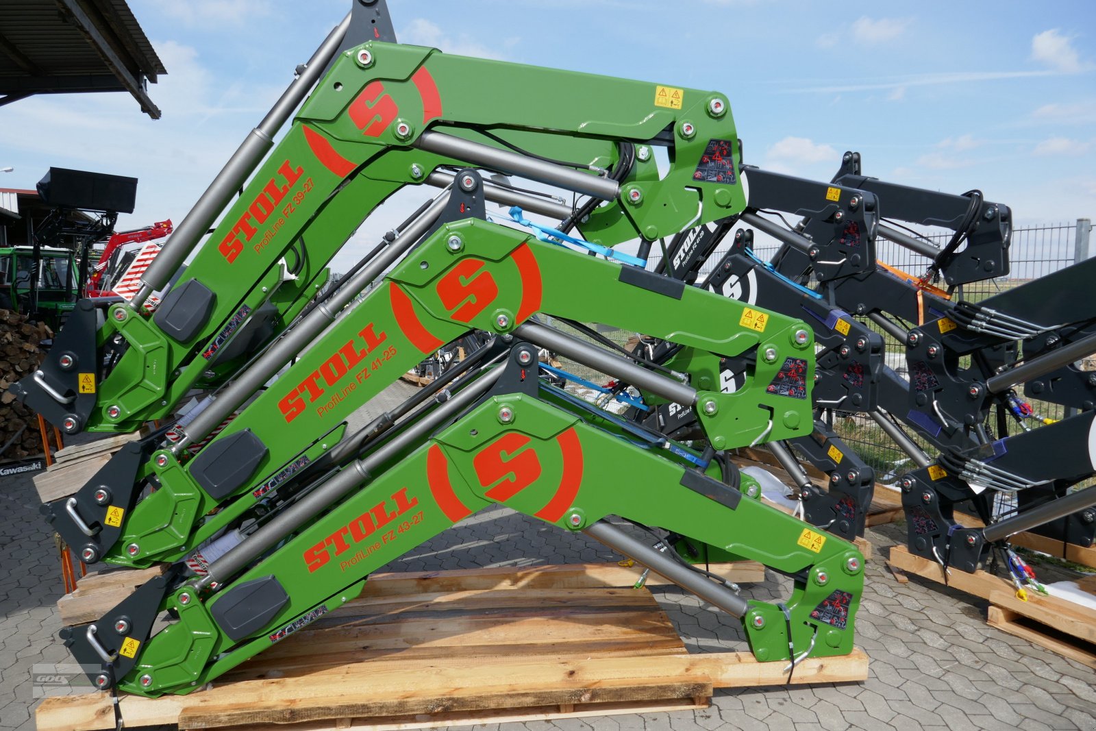 Frontlader of the type Stoll FZ und Solid Schwingen sofort verfügbar zum Altpreis, Neumaschine in Langenzenn (Picture 1)