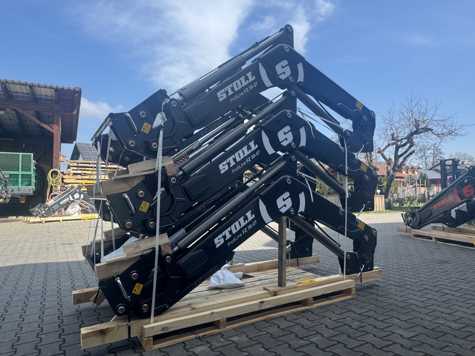 Frontlader of the type Stoll Profiline FZ 39-27 / FZ 39-27.1, Neumaschine in Bogen (Picture 2)