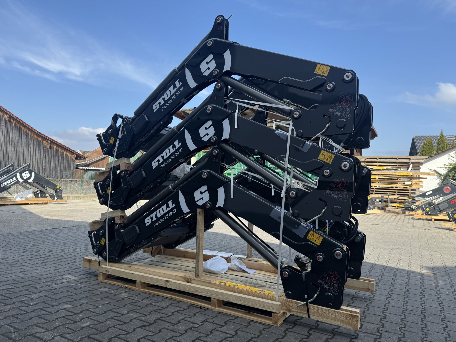 Frontlader of the type Stoll Profiline FZ 39-27 / FZ 39-27.1, Neumaschine in Bogen (Picture 3)