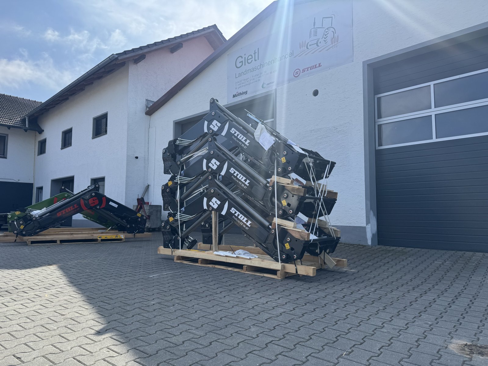 Frontlader of the type Stoll Profiline FZ 39-27 / FZ 39-27.1, Neumaschine in Bogen (Picture 4)