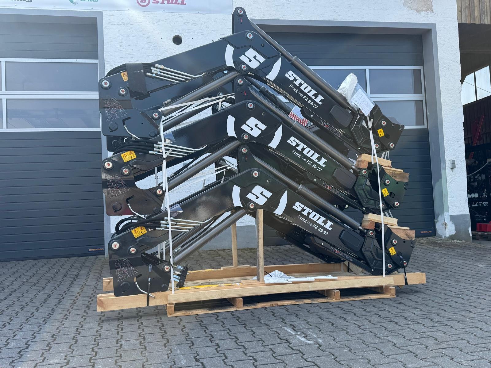 Frontlader des Typs Stoll Profiline FZ 39-27, Neumaschine in Bogen (Bild 3)