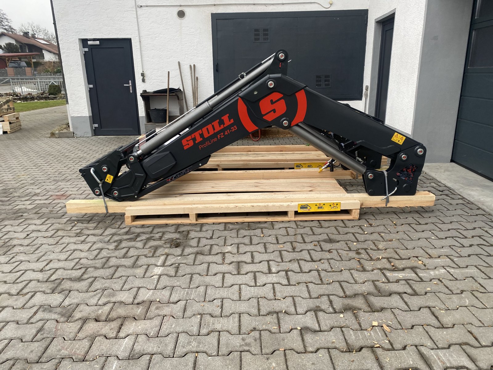 Frontlader of the type Stoll Profiline FZ 41-33 / FZ 41-33.1, Neumaschine in Bogen (Picture 5)