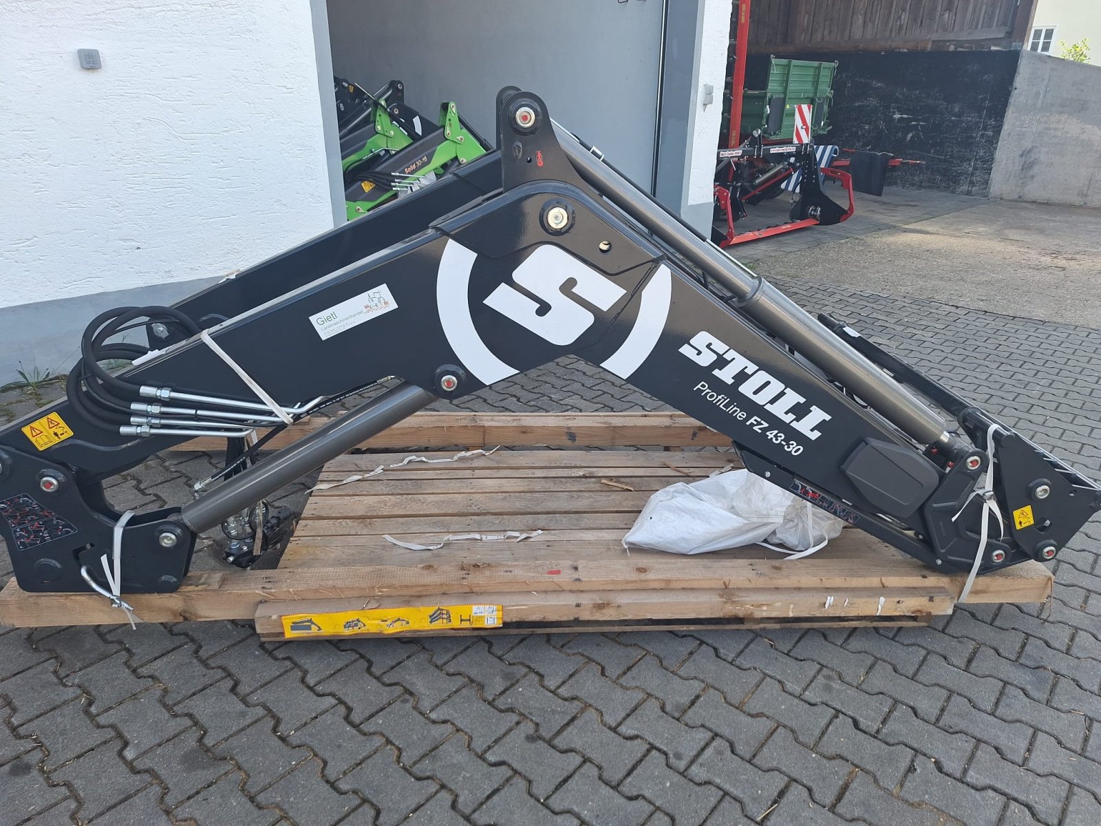 Frontlader of the type Stoll Profiline FZ 43-30.1, Neumaschine in Bogen (Picture 1)