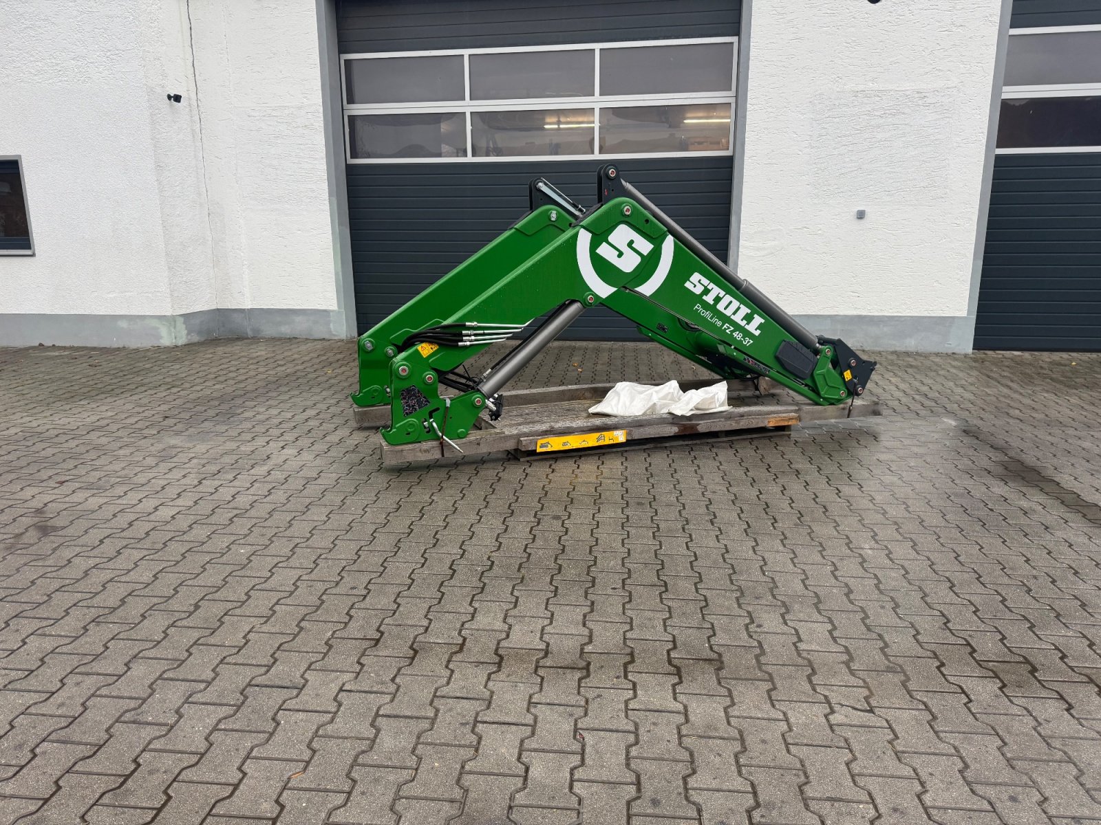Frontlader des Typs Stoll Profiline FZ 48-37.1 / Alte FZ 80 Sonderpreis, Neumaschine in Bogen (Bild 3)