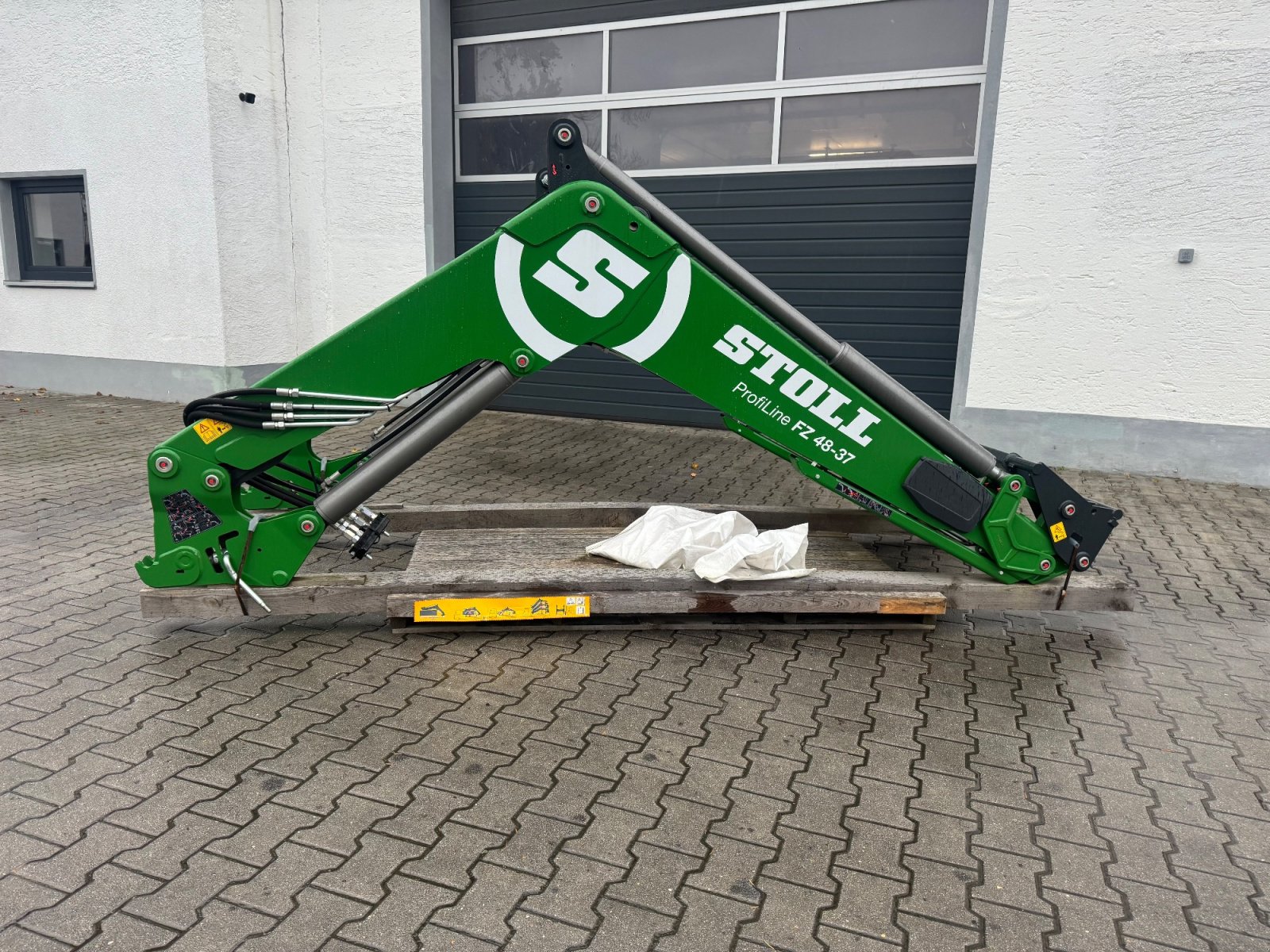 Frontlader des Typs Stoll Profiline FZ 48-37.1 / Alte FZ 80 Sonderpreis, Neumaschine in Bogen (Bild 9)