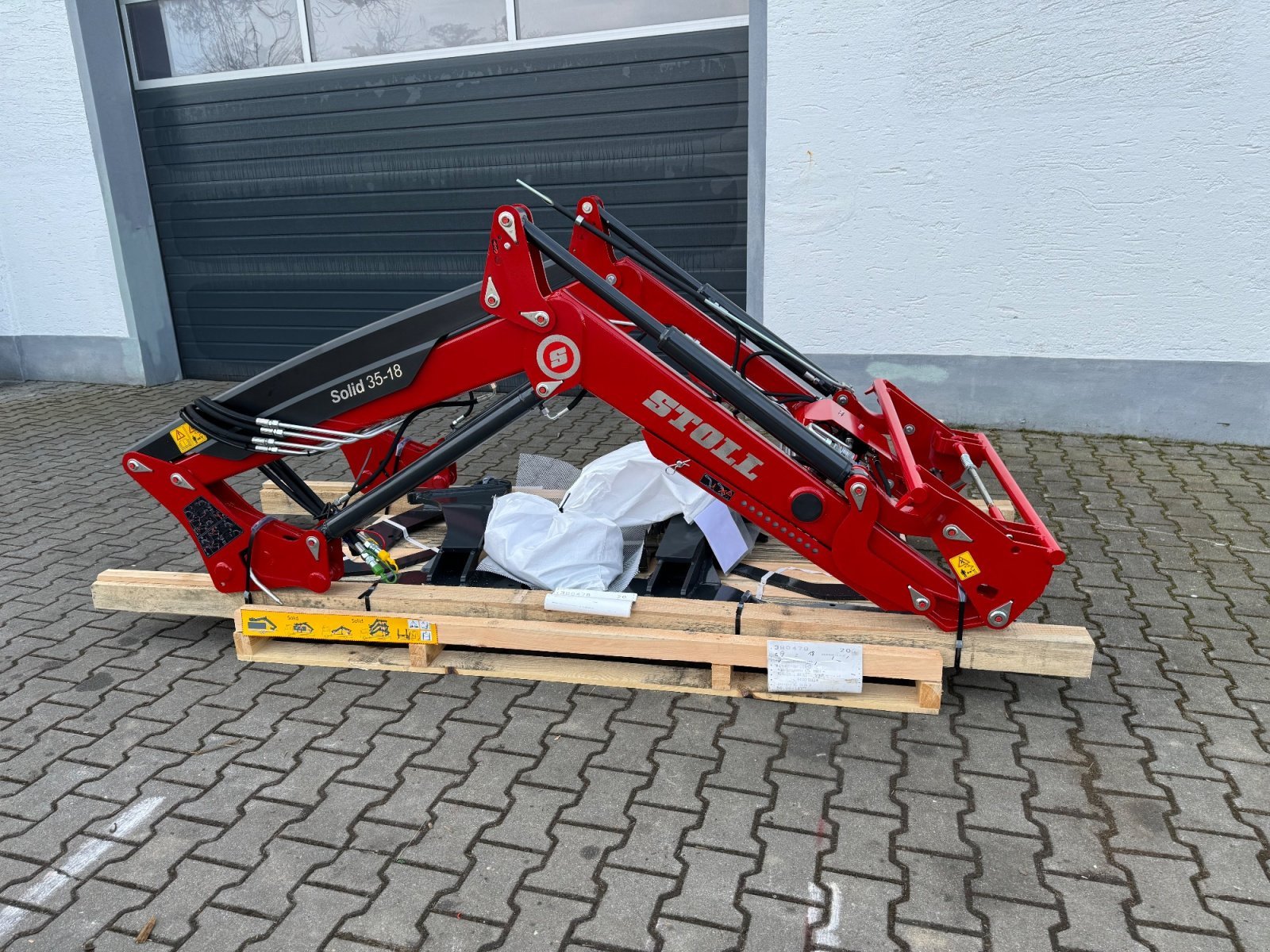 Frontlader des Typs Stoll Solid 35-18 P, Neumaschine in Bogen (Bild 4)